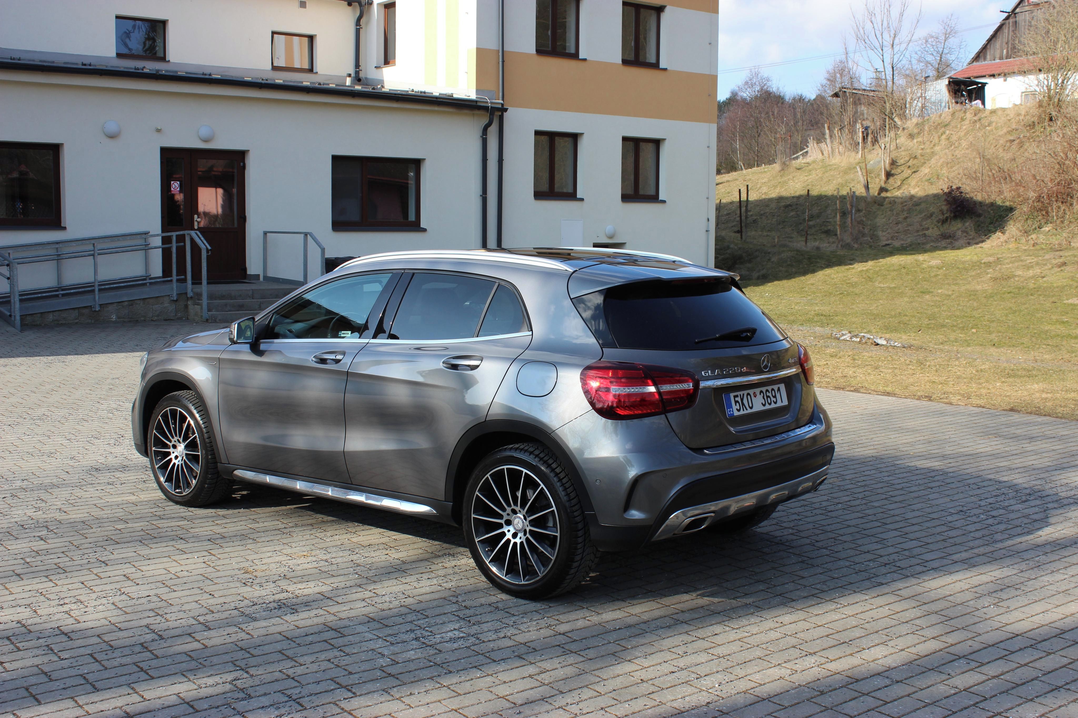Mercedes-Benz GLA, 220D AMG 4MATIC 130KW - fotka 6