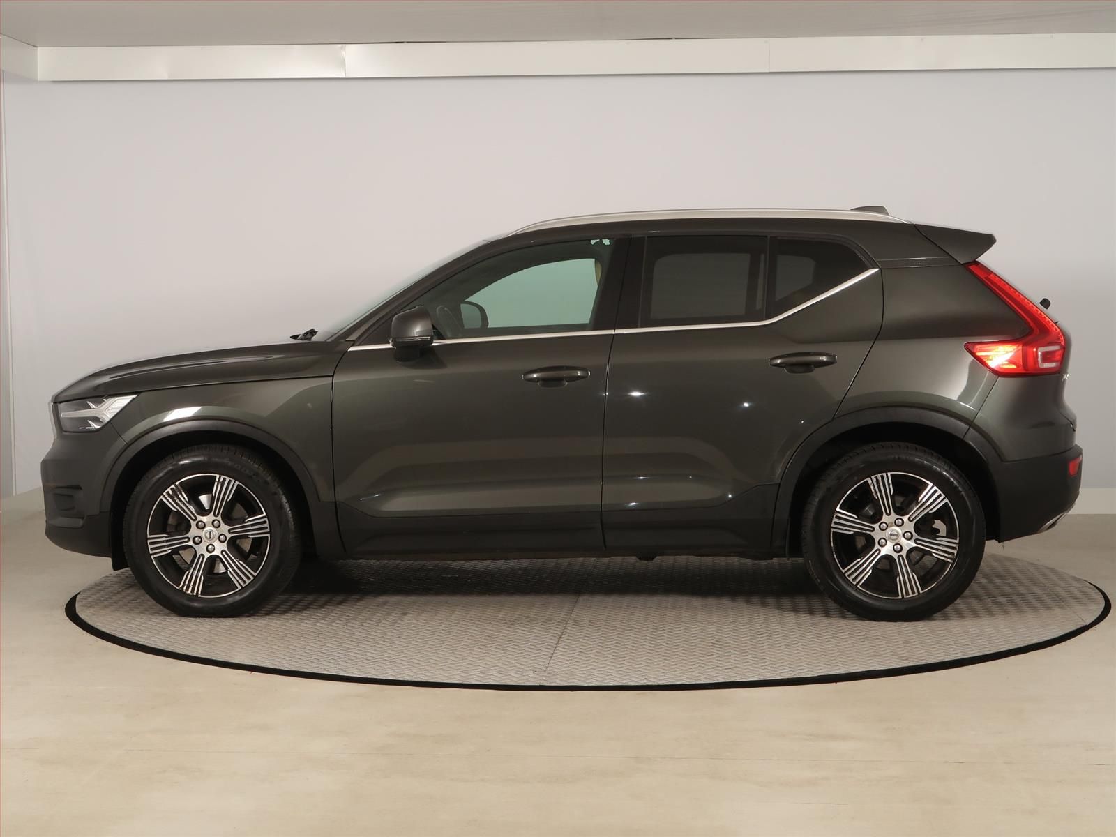 Volvo XC40, D4 AWD, Inscription, 4X4 - fotka 3