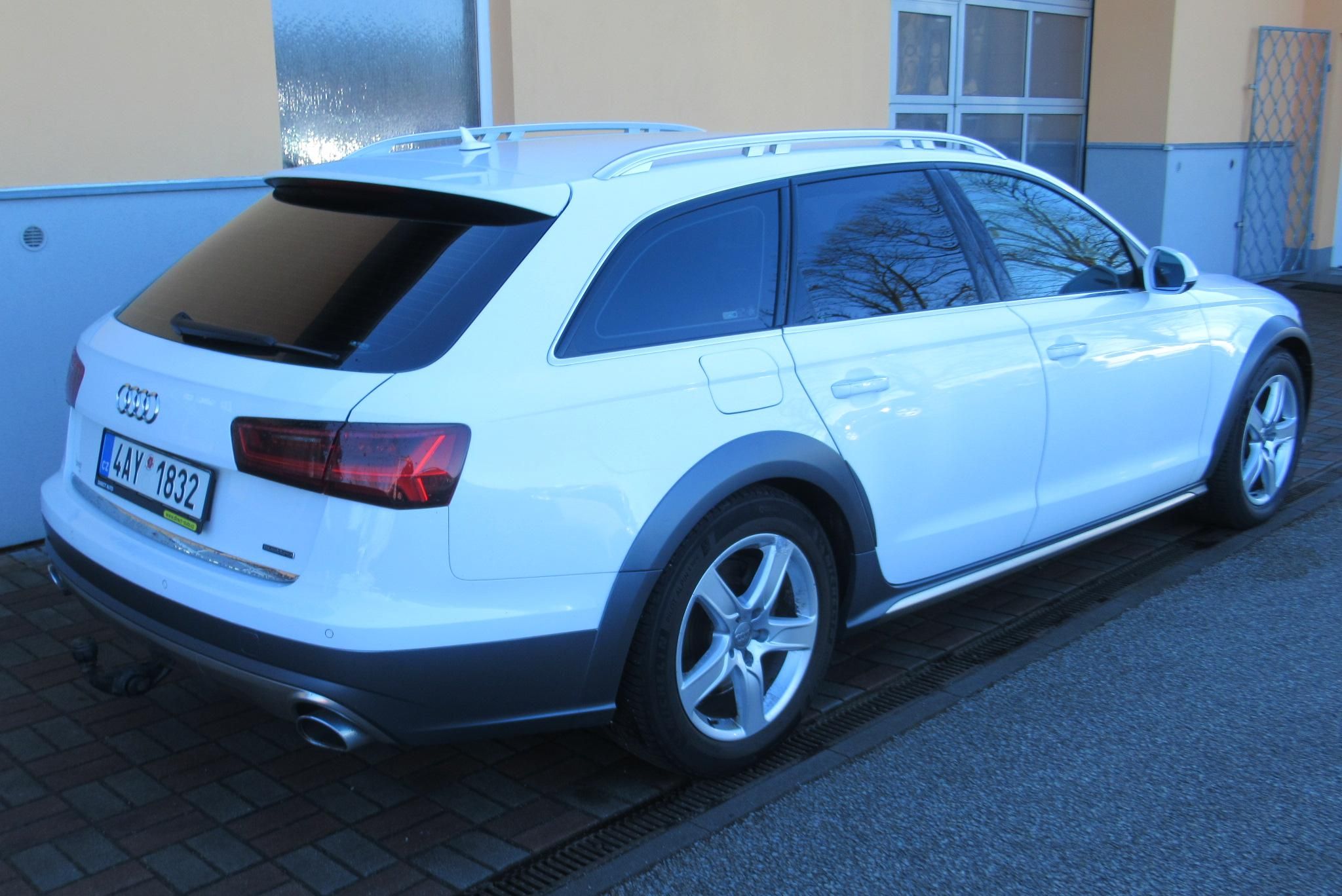 Audi A6 allroad, 3.0 TDI QUATTRO NAVI TAŽNÉ - fotka 5