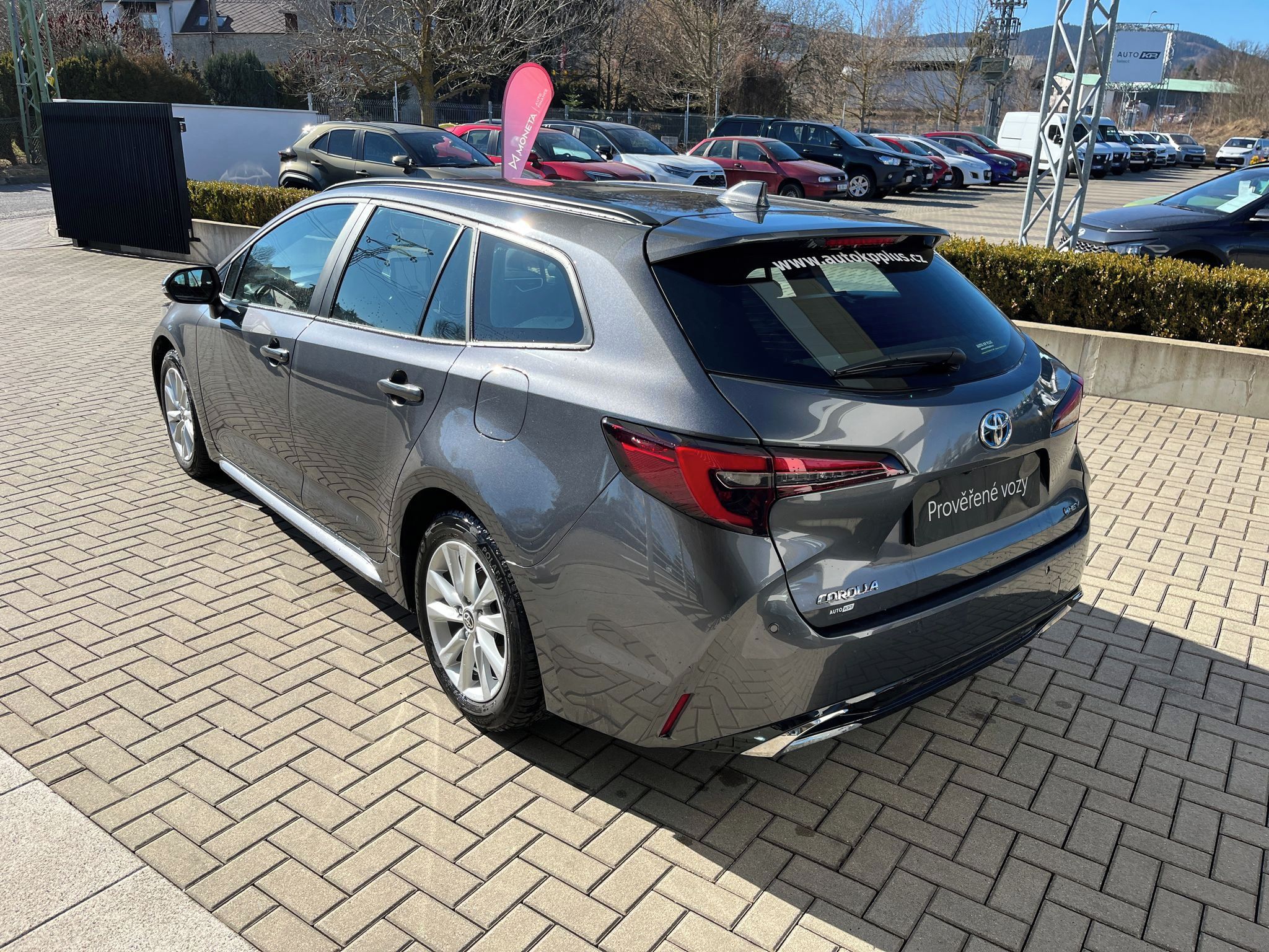 Toyota Corolla, 1.8 Hybrid e-CVT Comfort Tech - fotka 4