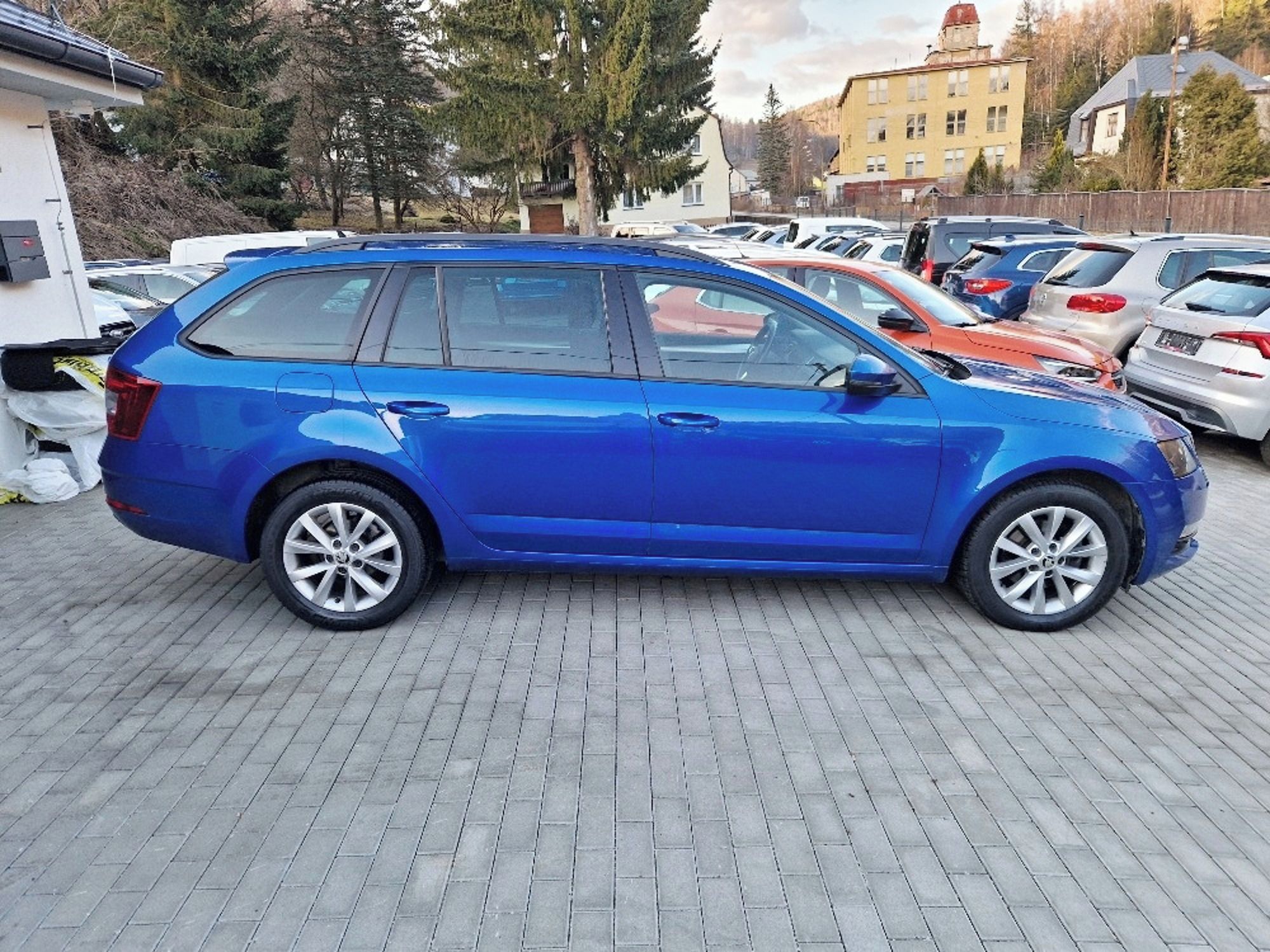 Škoda Octavia, 2.0 TDi (110 kW), plný servis - fotka 6
