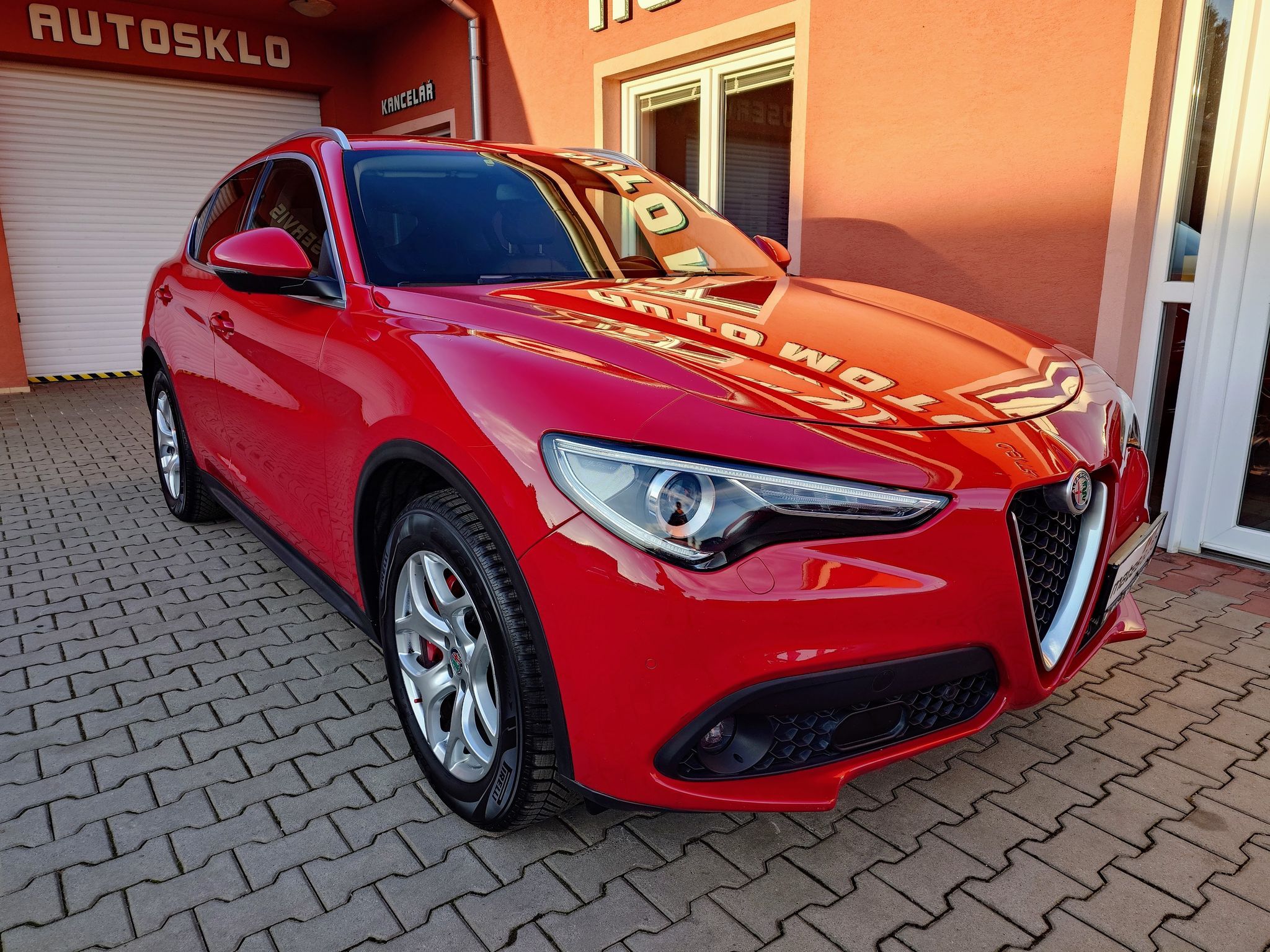 Alfa Romeo Stelvio, 2.2 JTDM Q4 Business 140 kW - fotka 4
