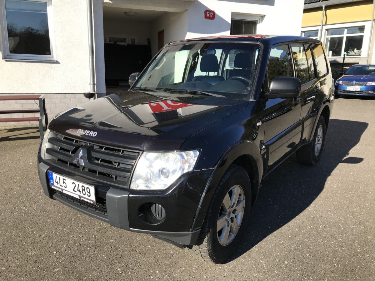 Mitsubishi Pajero, 3,2 Di-D 4x4 Automat - fotka 3