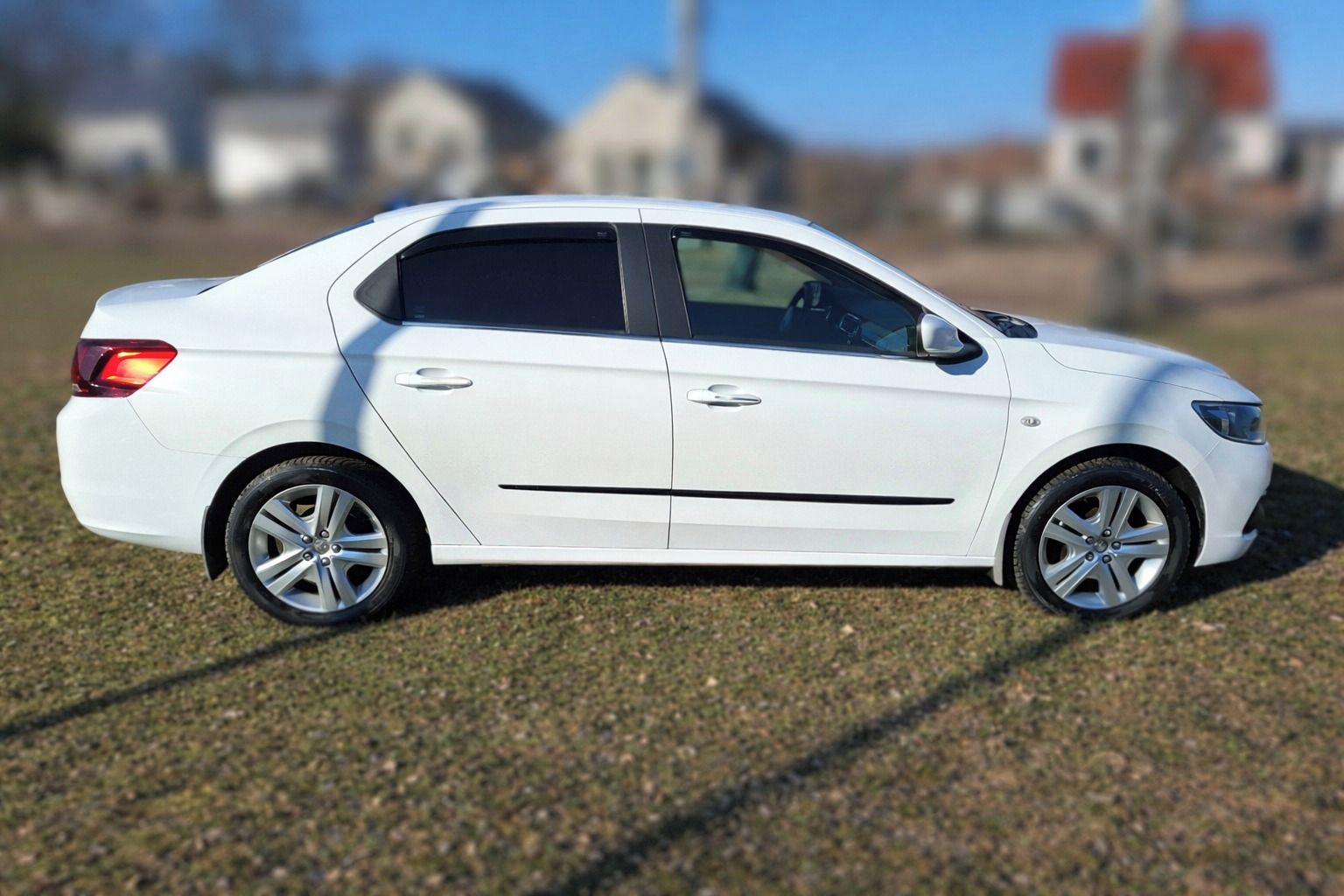 Peugeot 301, 1,2 PureTech, 2019, ALLURE - fotka 2