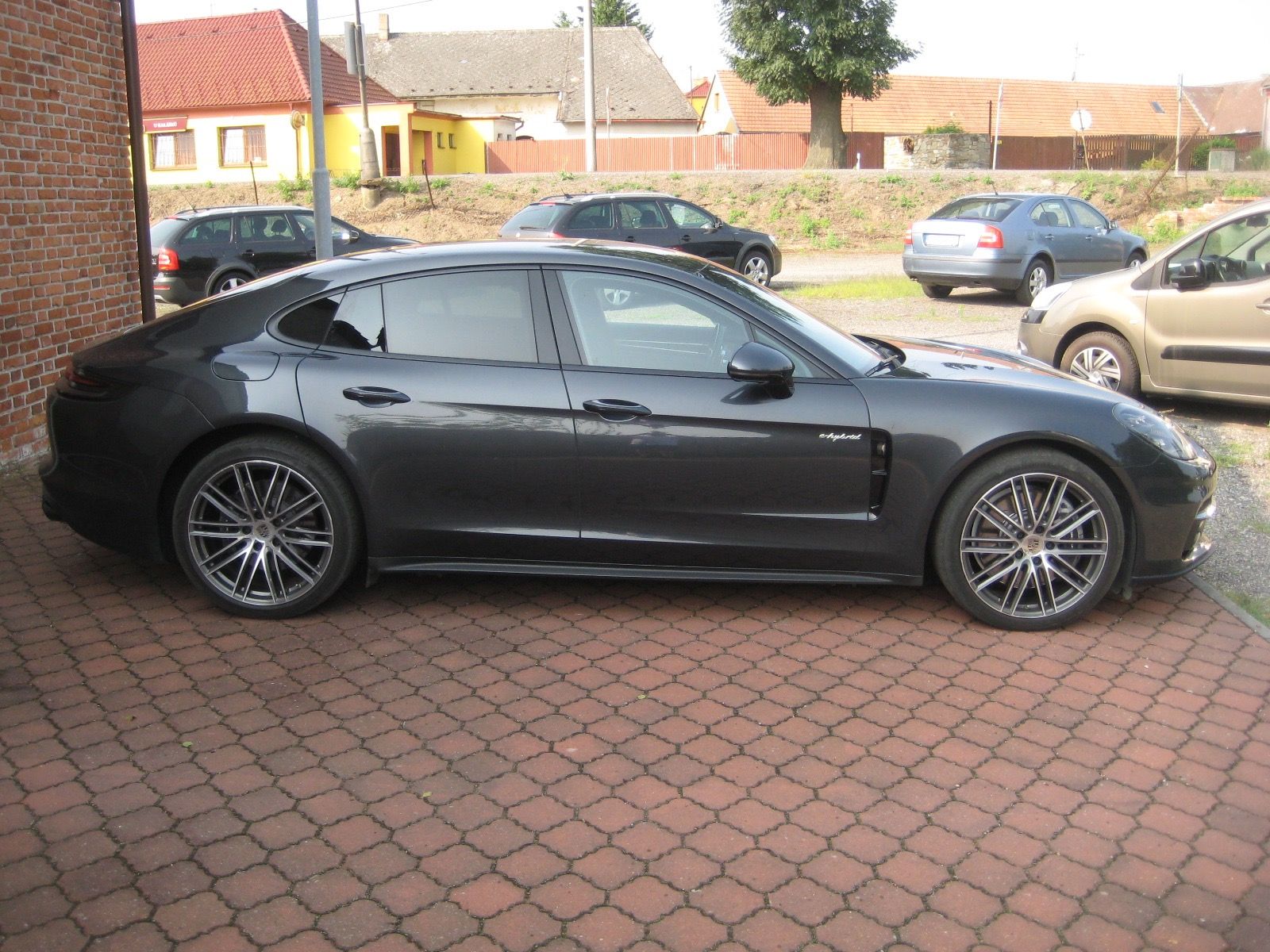 Porsche Panamera, 4E-HYBRID 1. MAJITEL, SERVIS - fotka 4