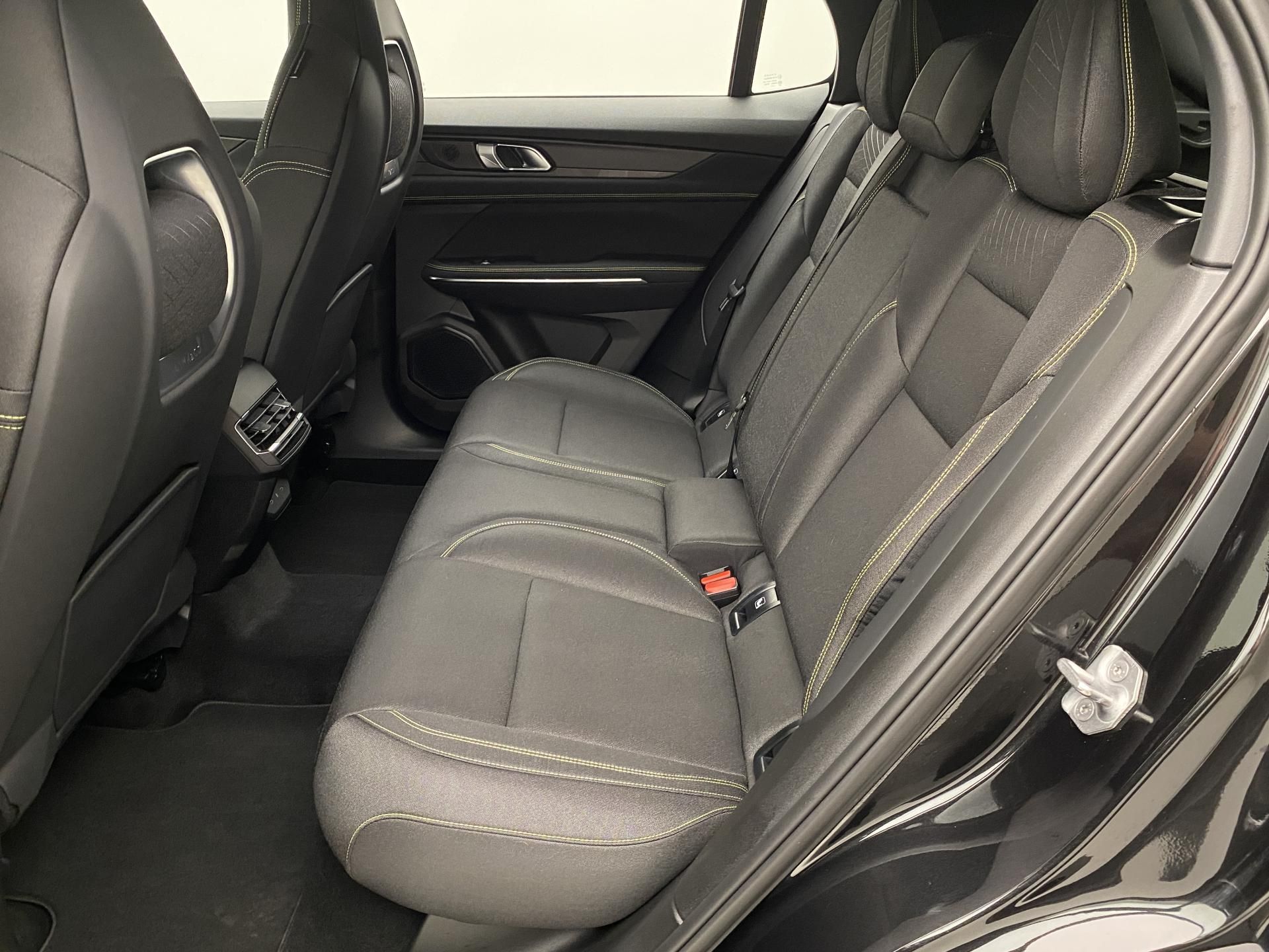 Lynk & Co 01, 01 CORE PHEV - fotka 5