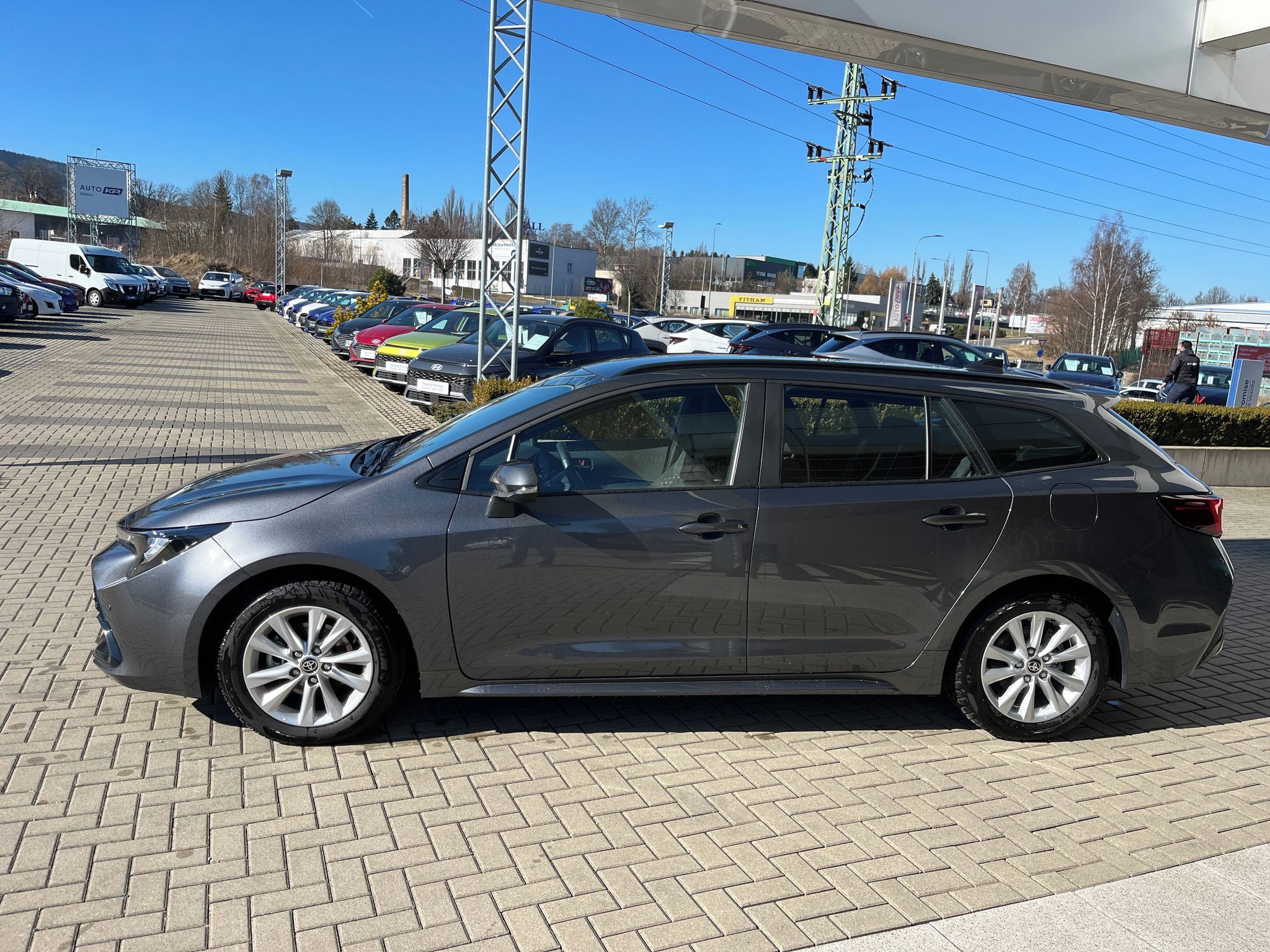 Toyota Corolla, 1.8 Hybrid e-CVT Comfort Tech - fotka 3