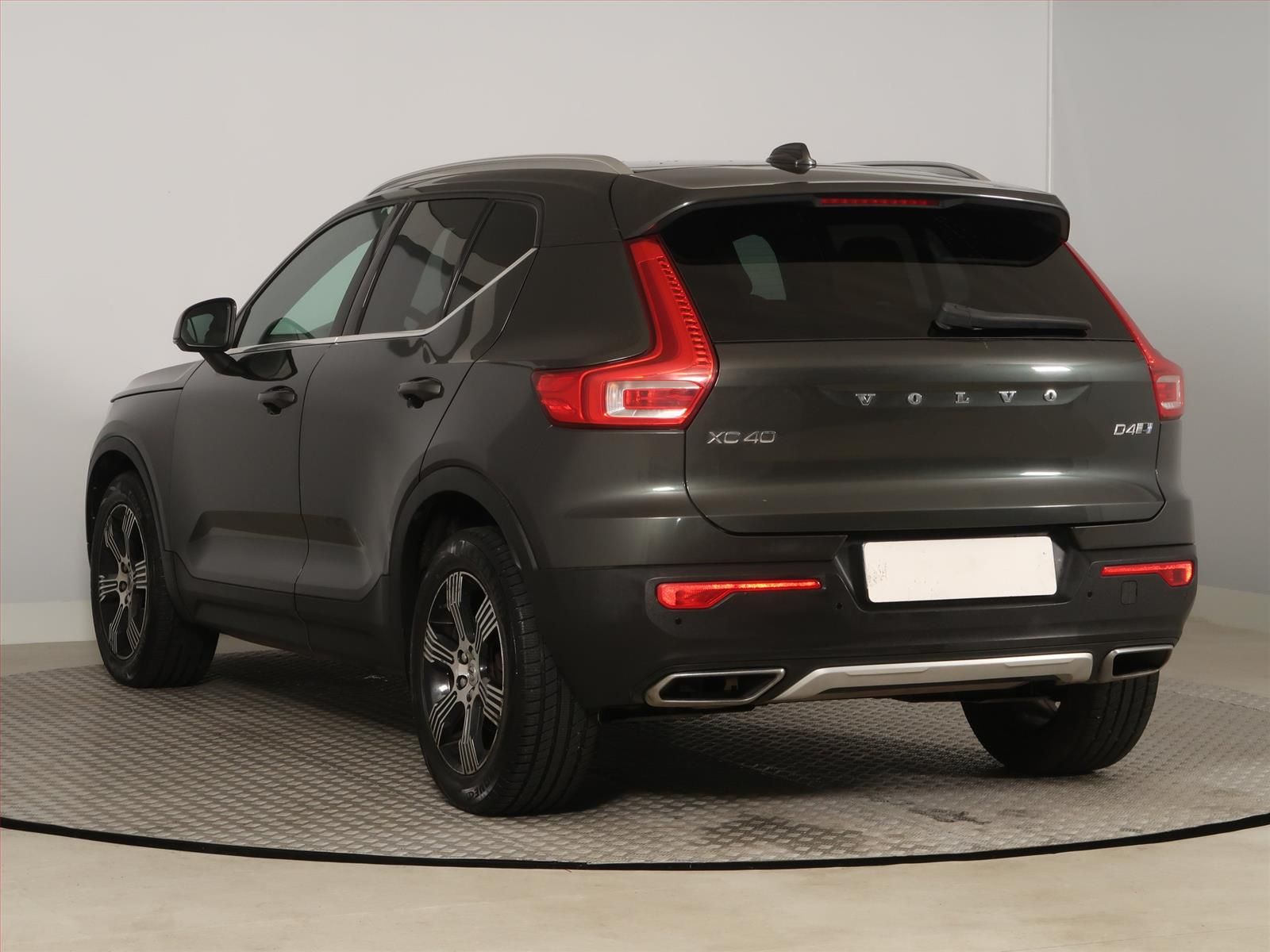 Volvo XC40, D4 AWD, Inscription, 4X4 - fotka 4