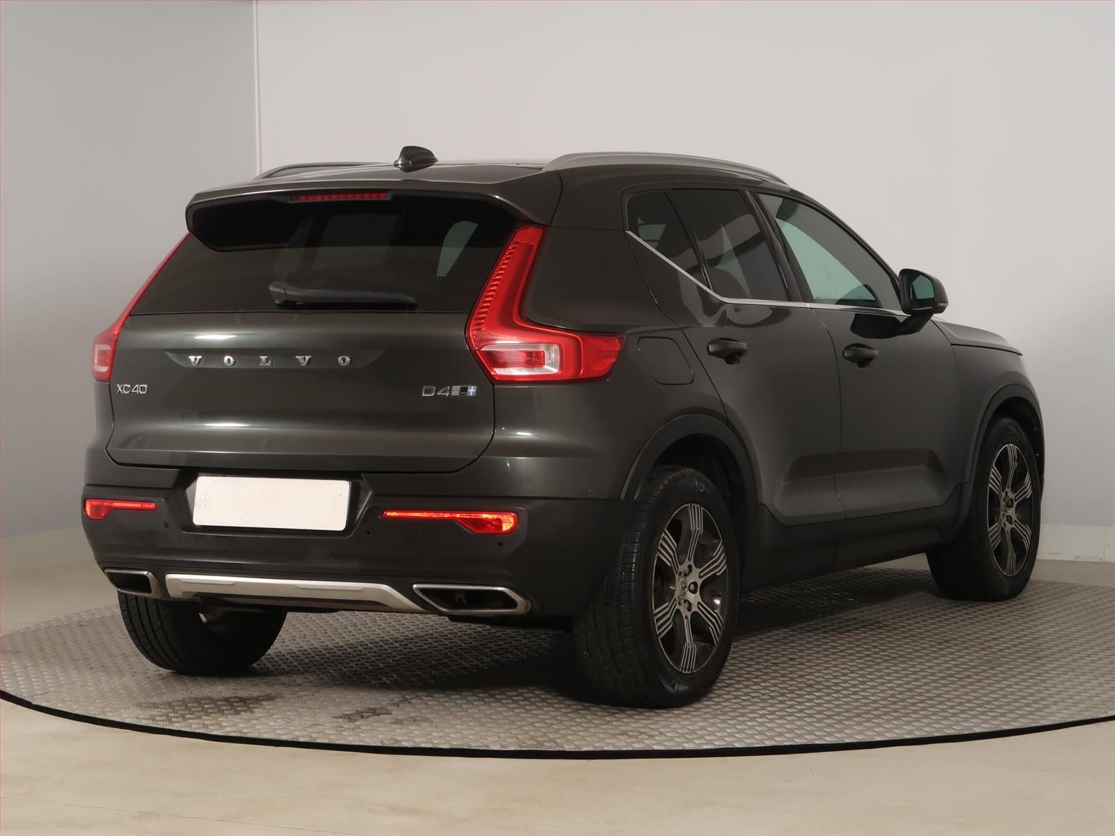 Volvo XC40, D4 AWD, Inscription, 4X4 - fotka 5