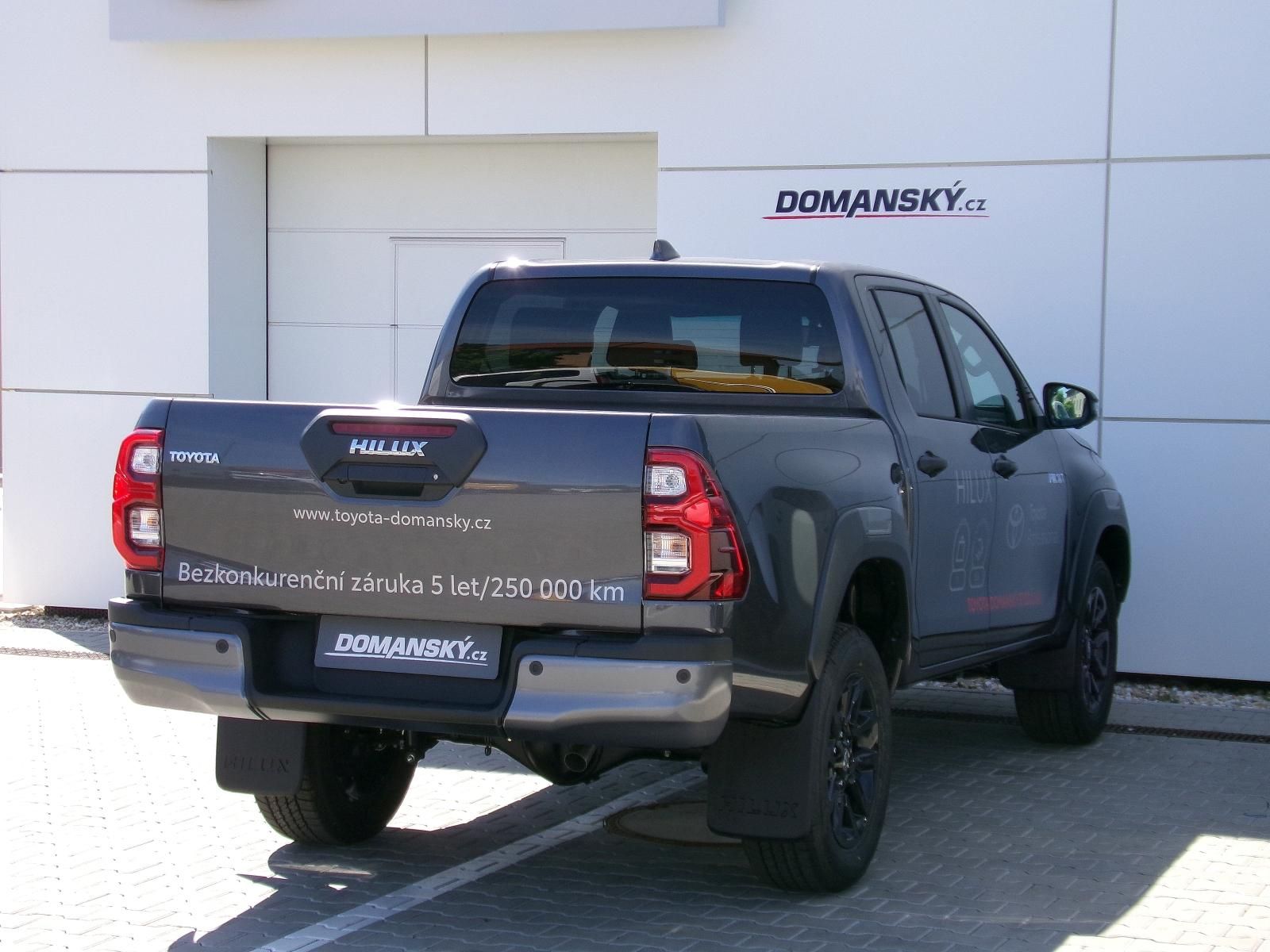 Toyota Hilux, DOUBLE CAB 2,8D INVINCIBLE 4x4 - fotka 3