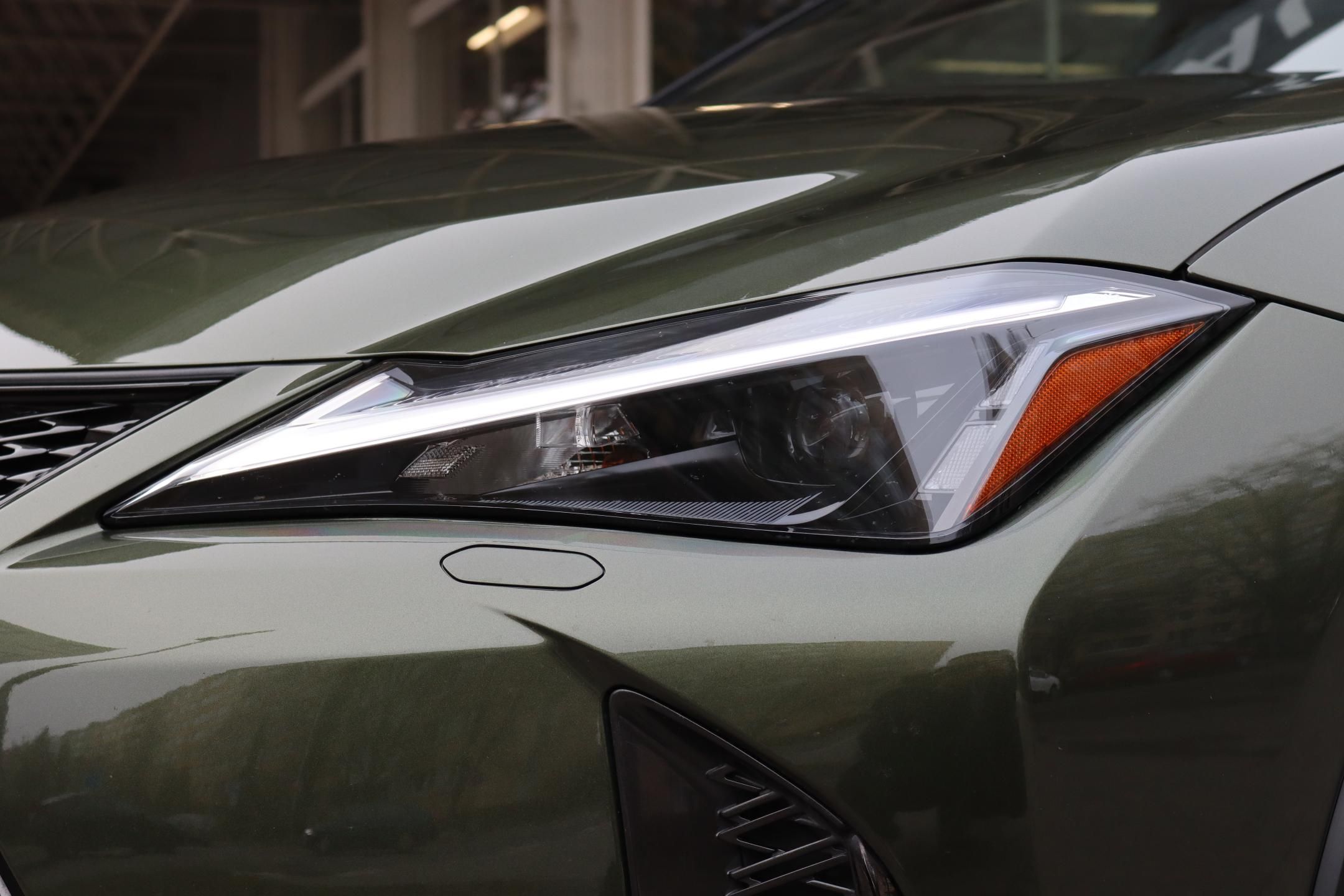 Lexus UX 250h, F-SPORT DESIGN 2.0 135kW - fotka 4