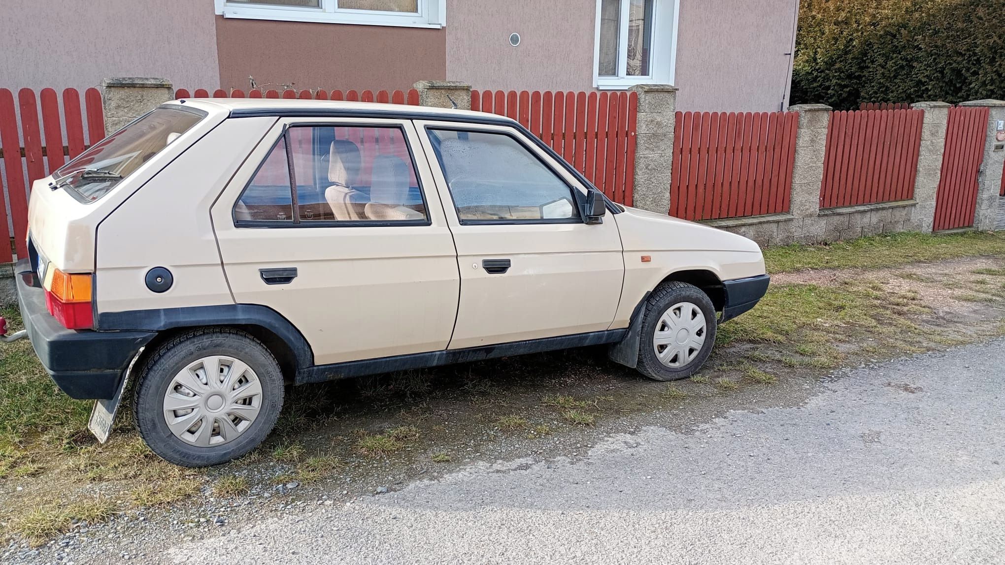 Škoda Favorit, Prodám Škodu Favorit 136 LS - fotka 2