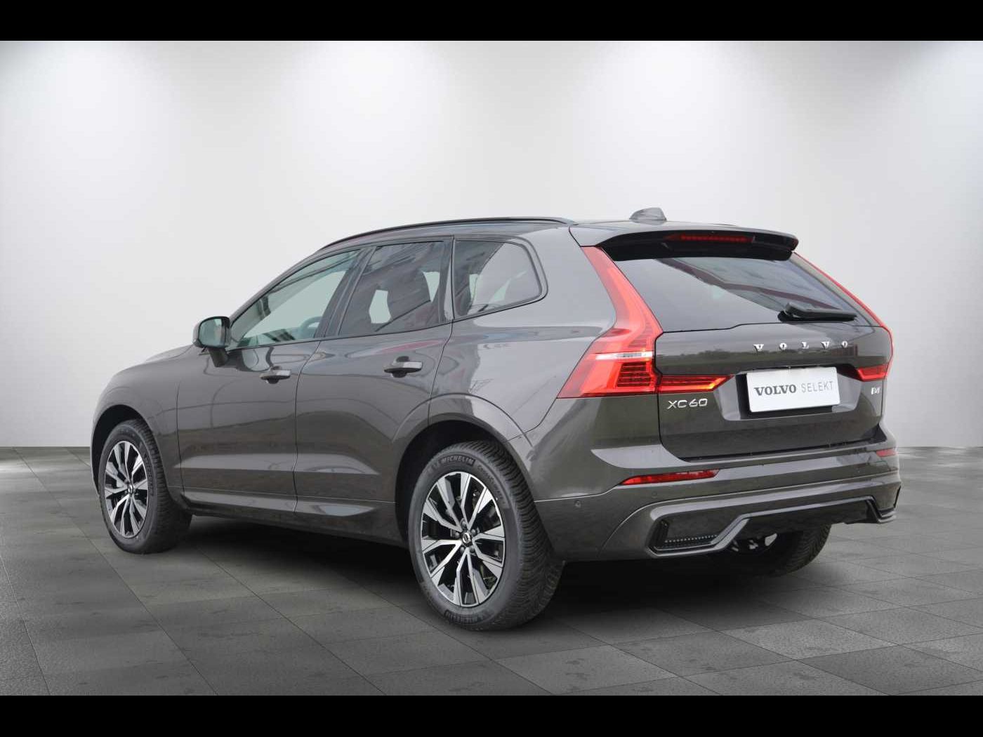 Volvo XC60, B5 AWD PLUS, LIGHT PAKET, ACC - fotka 3