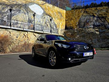 S - Premium, 3.7, 235kW