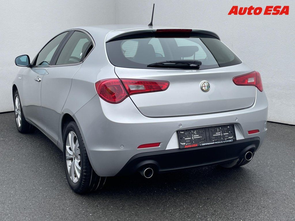 Alfa Romeo Giulietta, 2.0 JTD,Distinctive,xenon - fotka 6