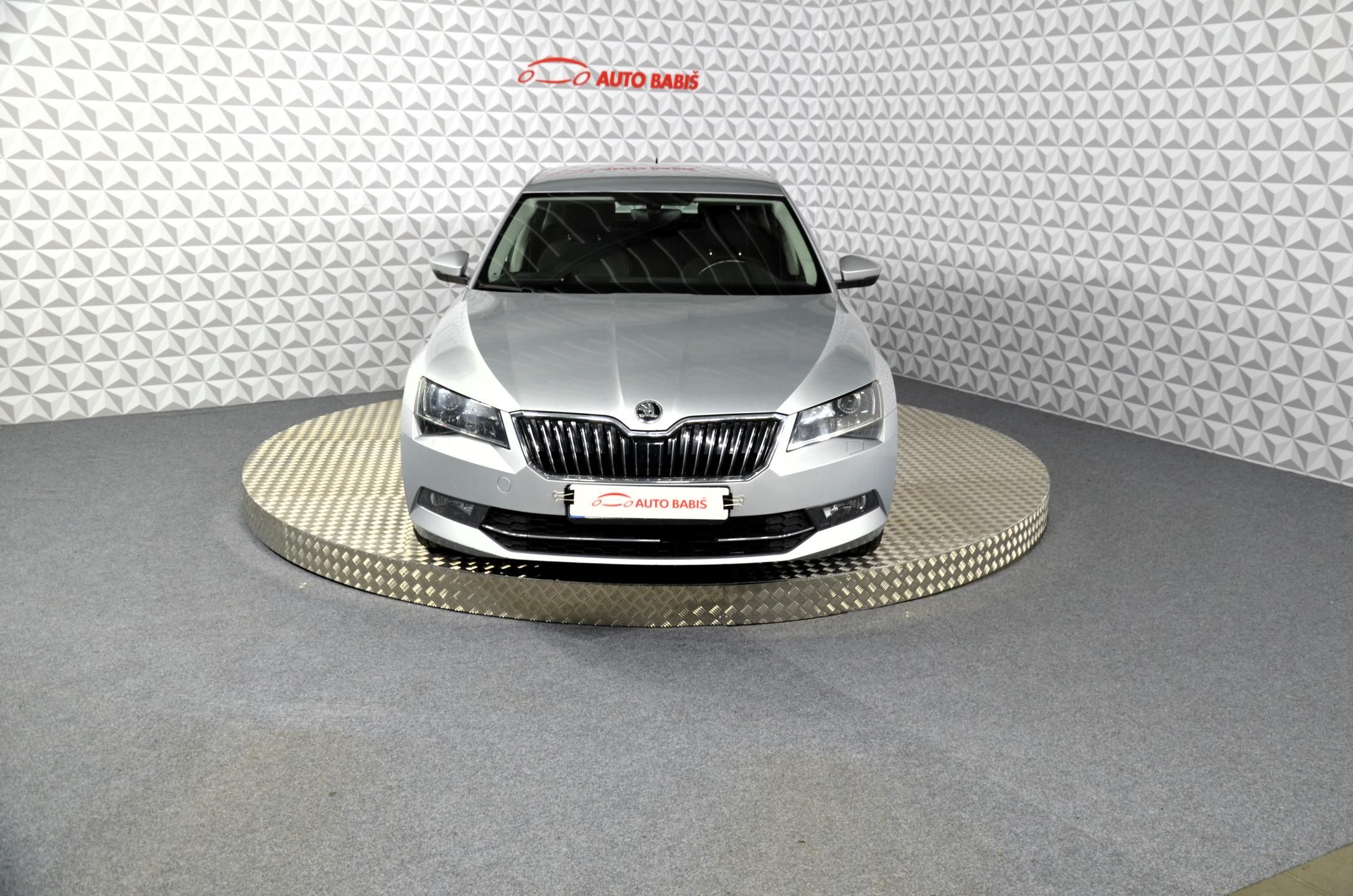Škoda Superb, 2.0TDi 110kw Ambition - fotka 2
