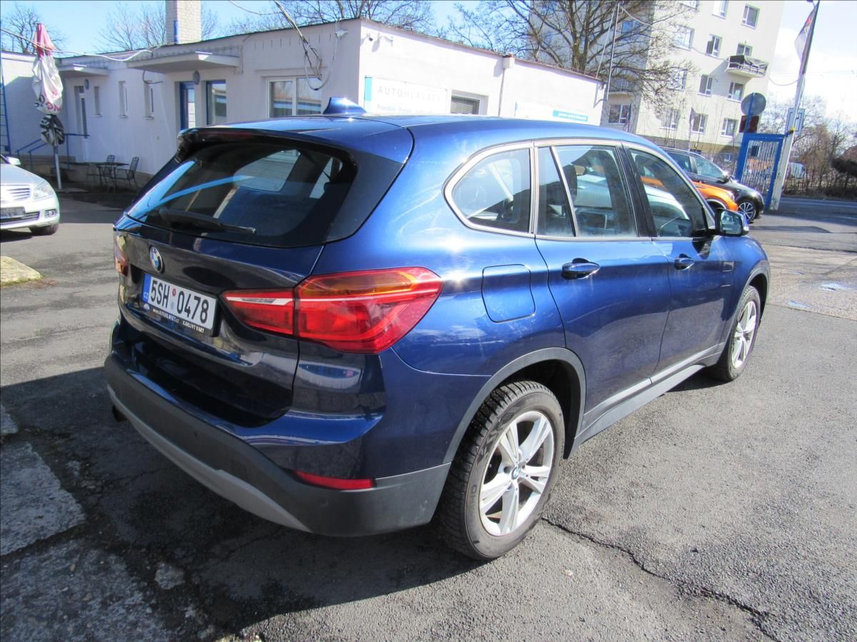 BMW X1, 1,5 T sDrive 18i Manuál - fotka 6