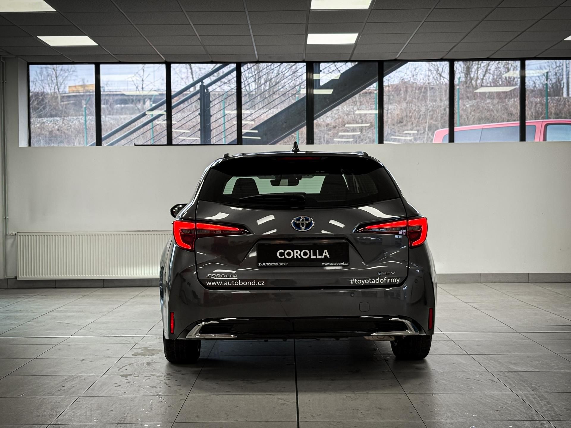 Toyota Corolla, 1,8 Hybrid, (4x2), Comfort - fotka 3