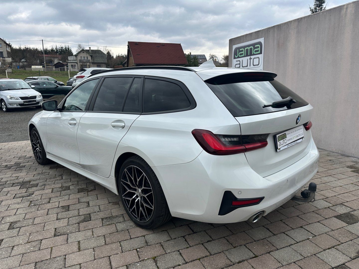 BMW Řada 3, 320d 140kW X-Drive AT TAŽNÉ - fotka 6