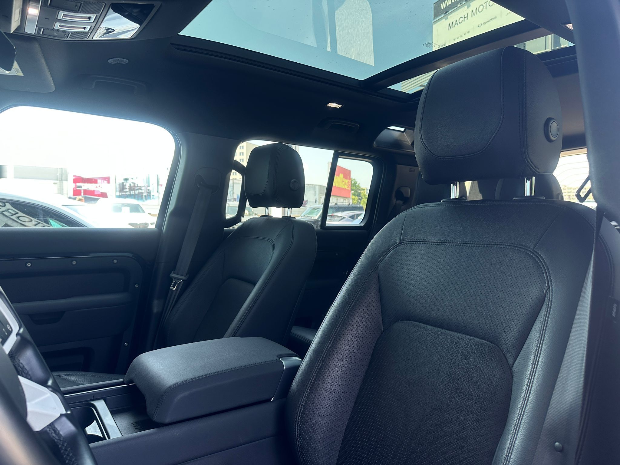 Land Rover Defender, SE, 360°, Ventilace, TZ - fotka 6
