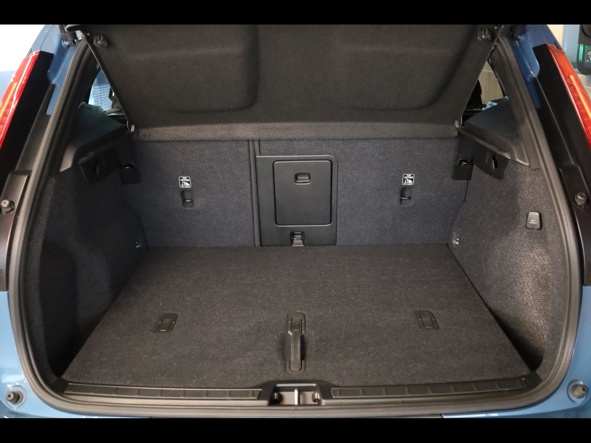 Volvo XC40, B4 PLUS Dark, Harman, 360° - fotka 6