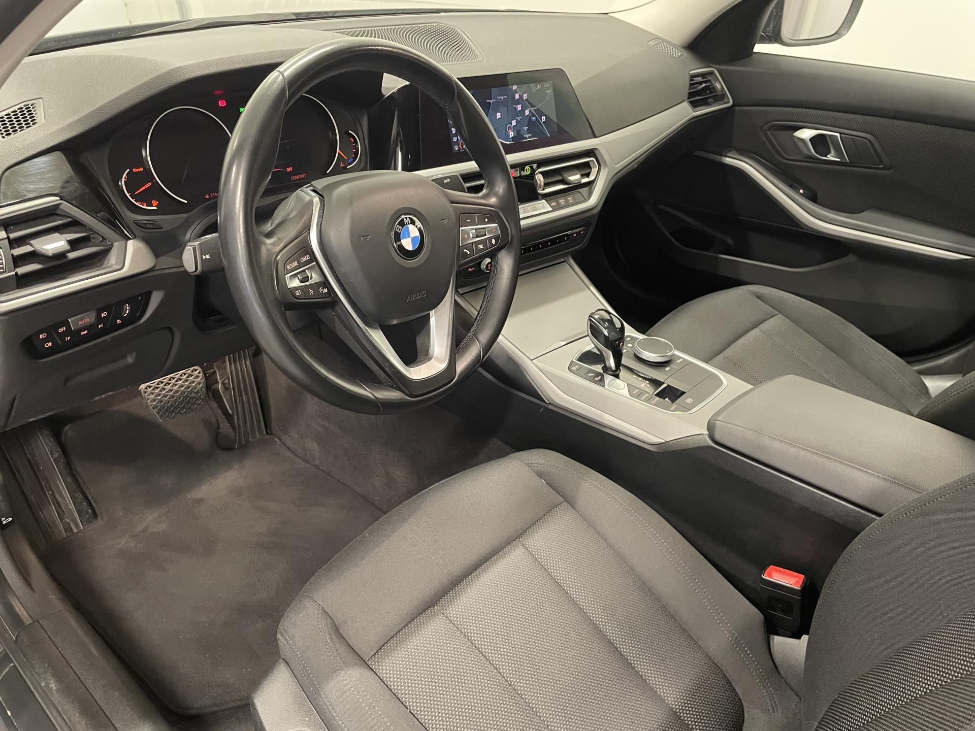 BMW Řada 3, 318d Sedan - fotka 6