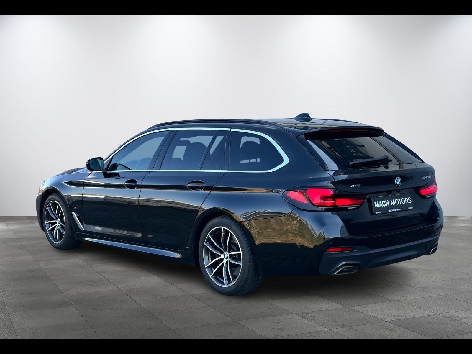 BMW Řada 5, 540D xDrive M-Sport, SoftClose - fotka 4