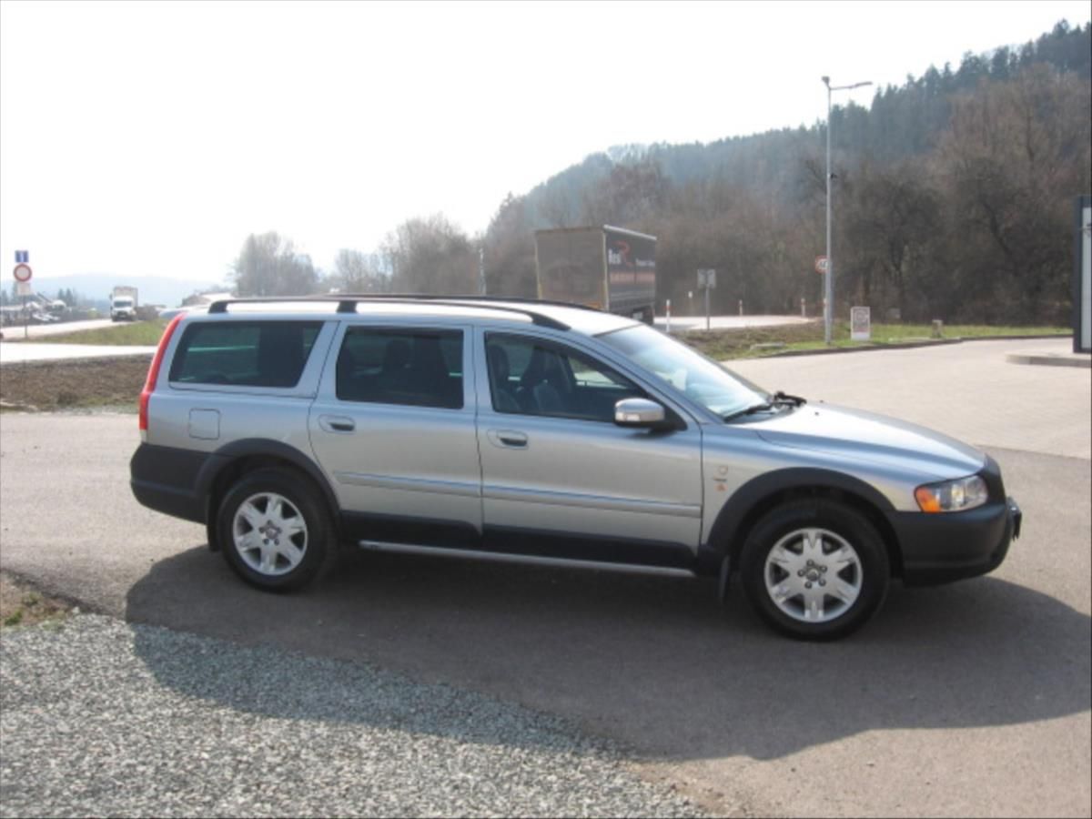 Volvo XC70, 2,4 D5 Automat AWD - fotka 5