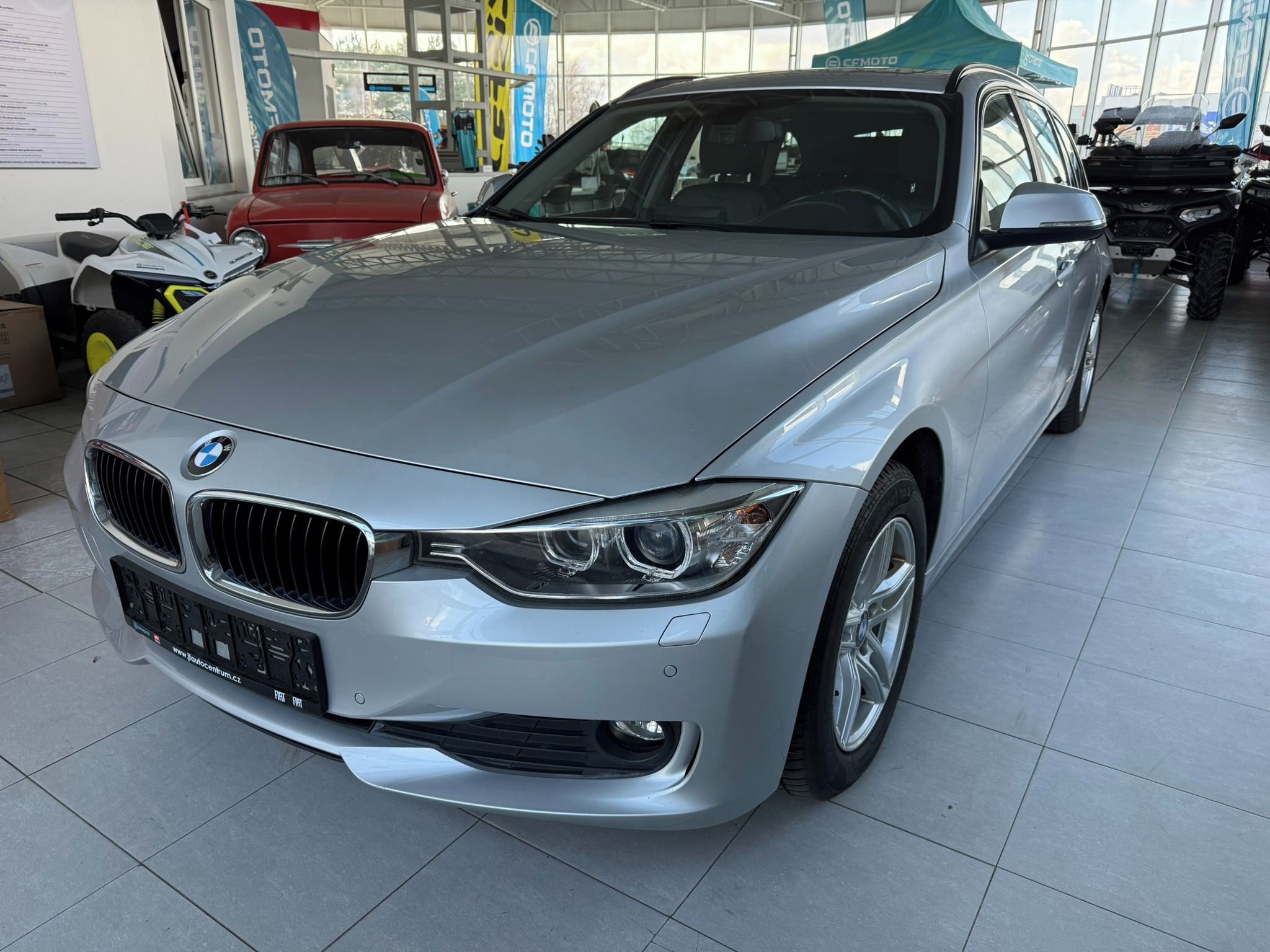 BMW Řada 3, 320d xDrive Touring 2.0 135 kW - fotka 3