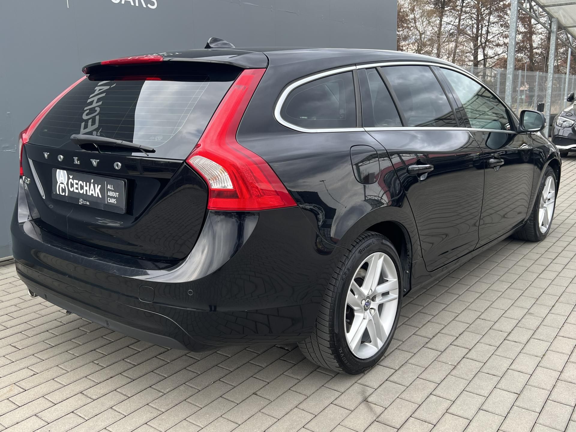 Volvo V60, ČR*Servis*88kW - fotka 5