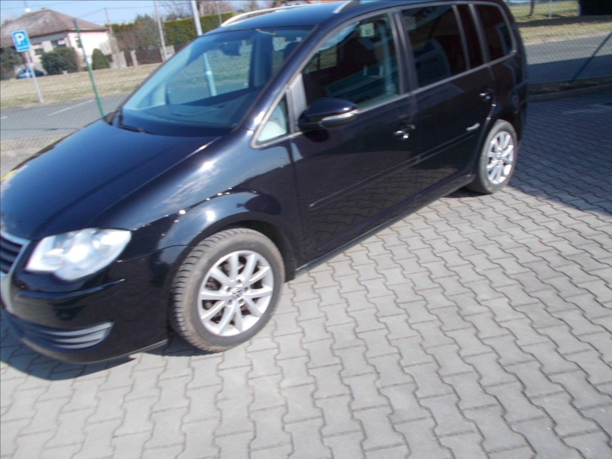 Volkswagen Touran, 1,9 TDI DIGIKLIMA 7 MÍST NOVÁ - fotka 5