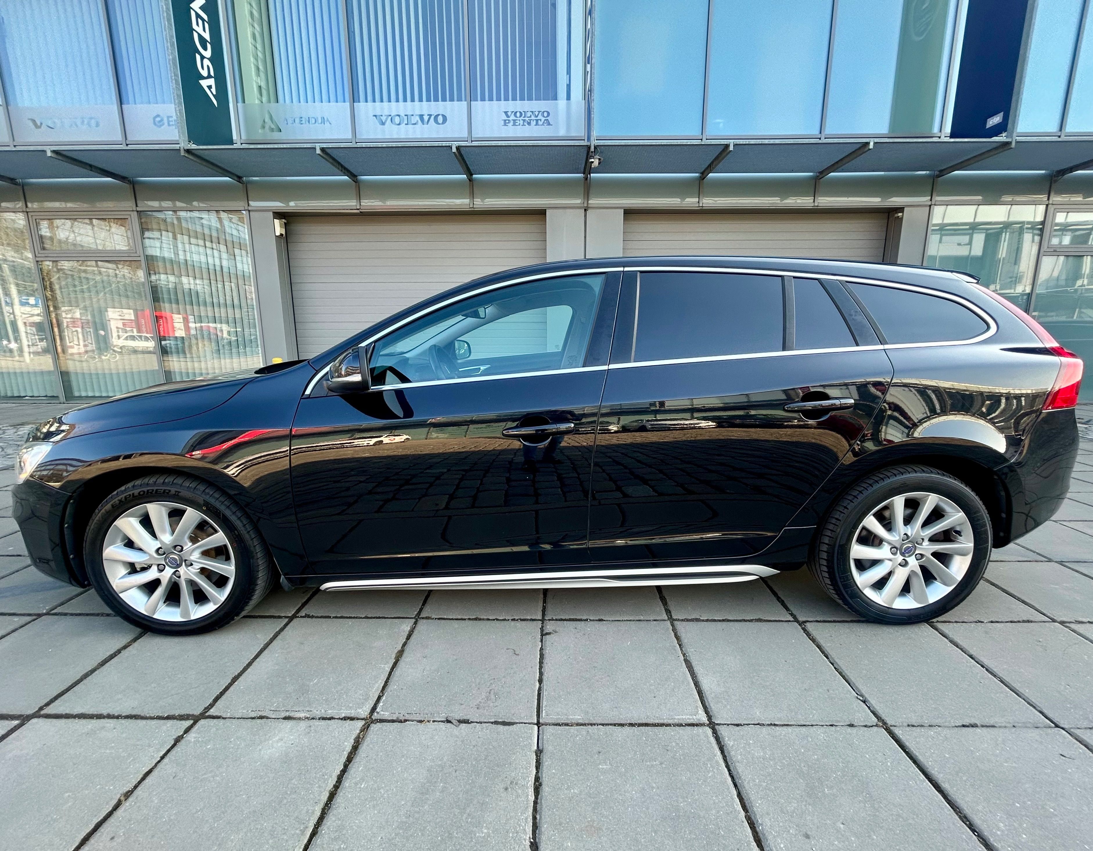 Volvo V60, 2.0D4 120KW 5VÁLEC XENON-PDC - fotka 3