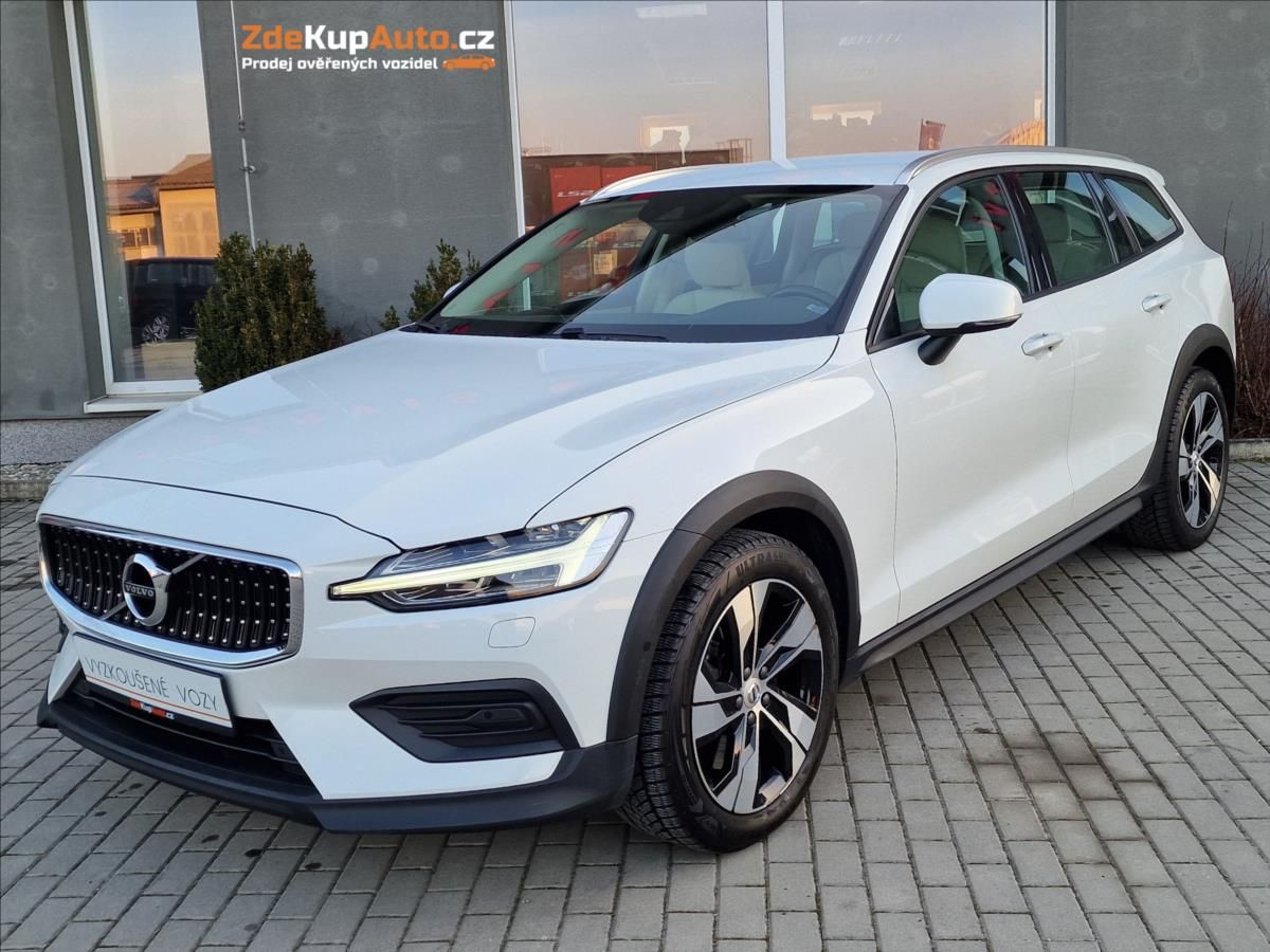 Volvo V60, D4 Cross Country AWD,ČR,1.Maj