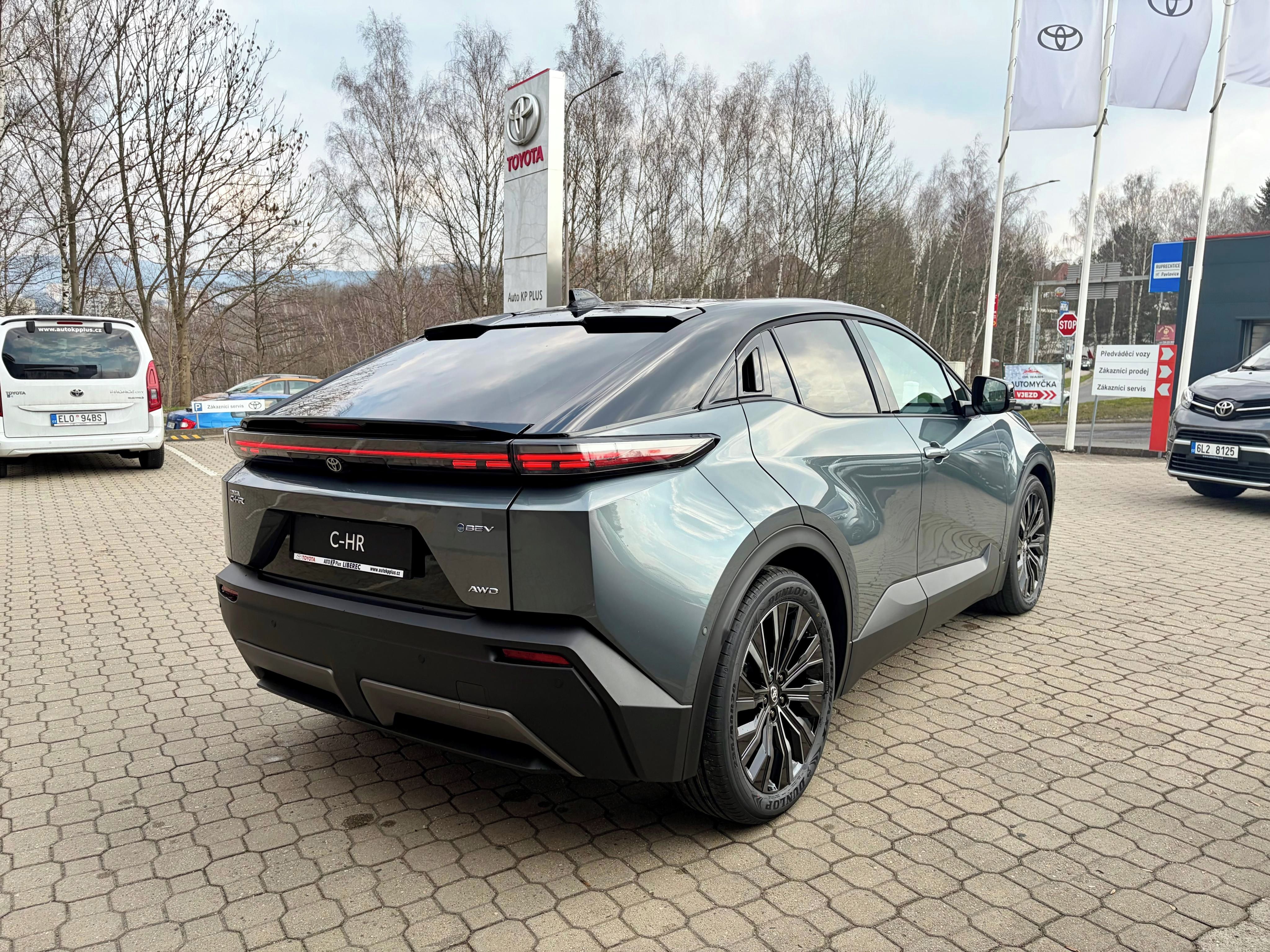 Toyota C-HR, + 4x4 343k Executive VIP - fotka 4