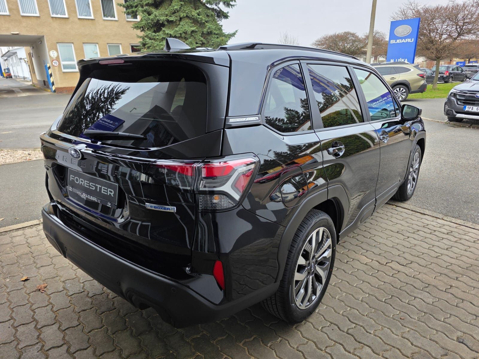 Subaru Forester, 2,0i CVT Touring + zimní kola - fotka 4