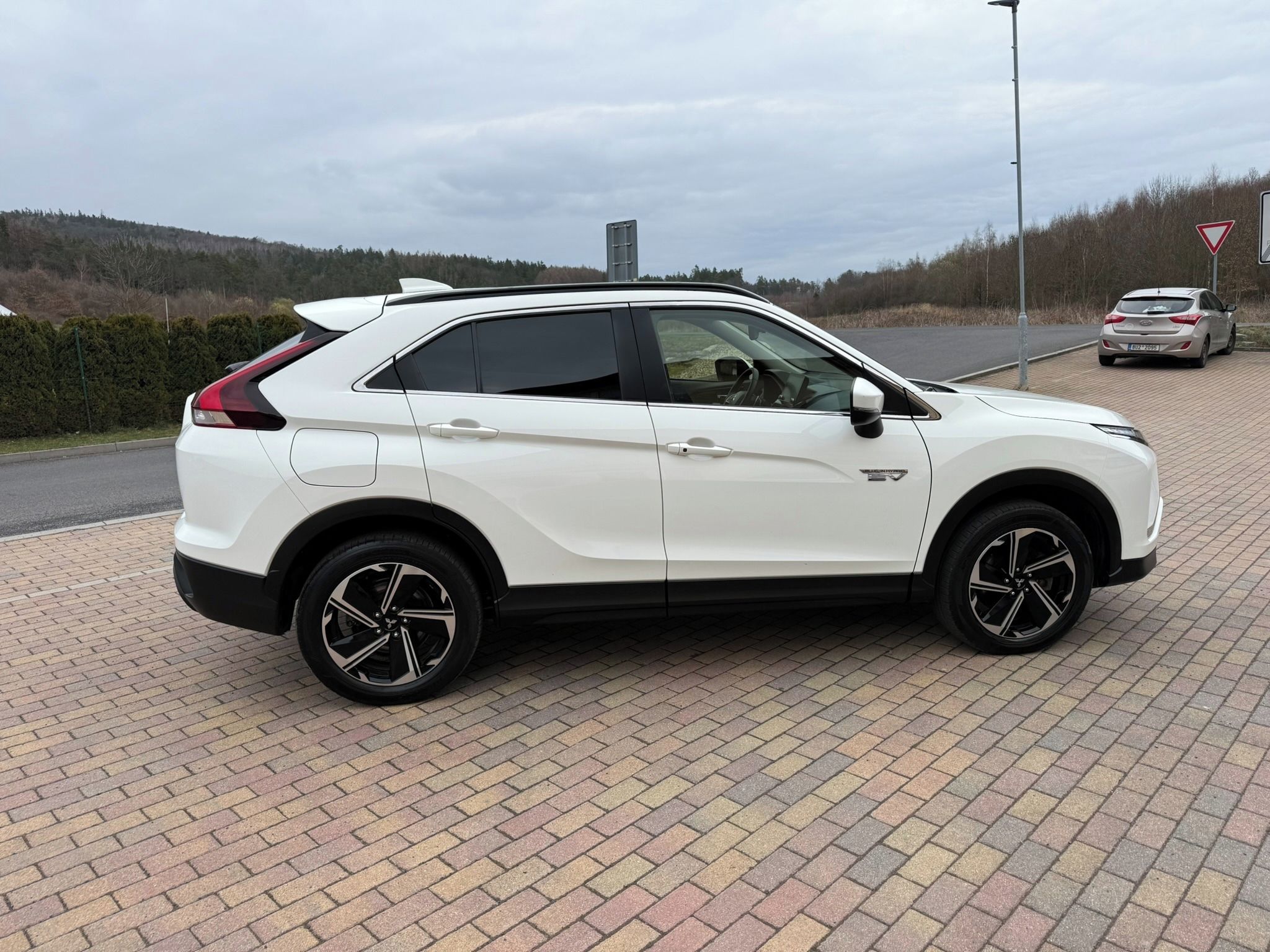 Mitsubishi Eclipse Cross, 2.4 PHEV 138kW 4x4 ZÁRUKA - fotka 6