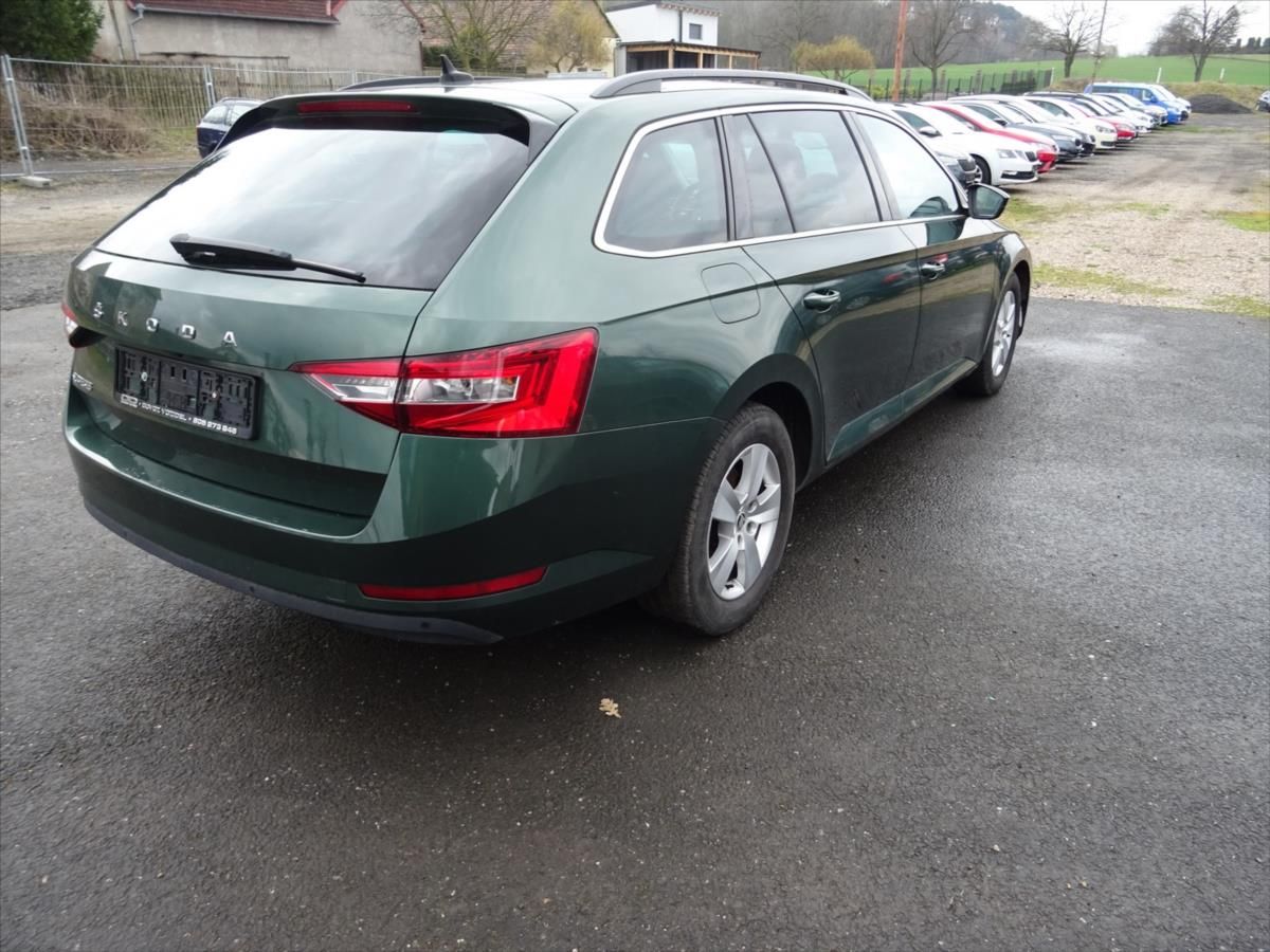 Škoda Superb, 1,6 TDI 88 kW Automat - fotka 4