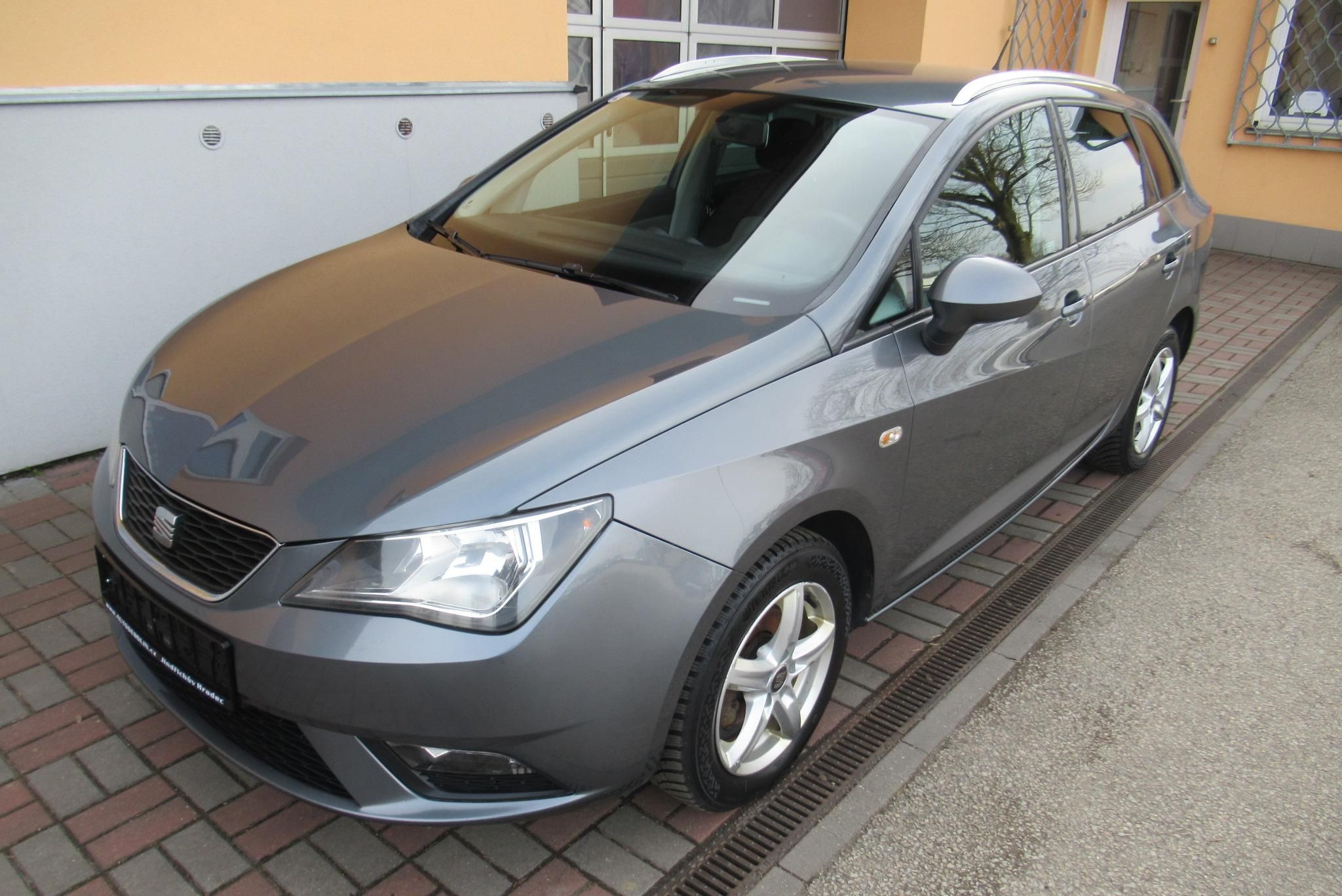 Seat Ibiza, 1.2i  AUT. KLIMA TAŽNÉ - fotka 5