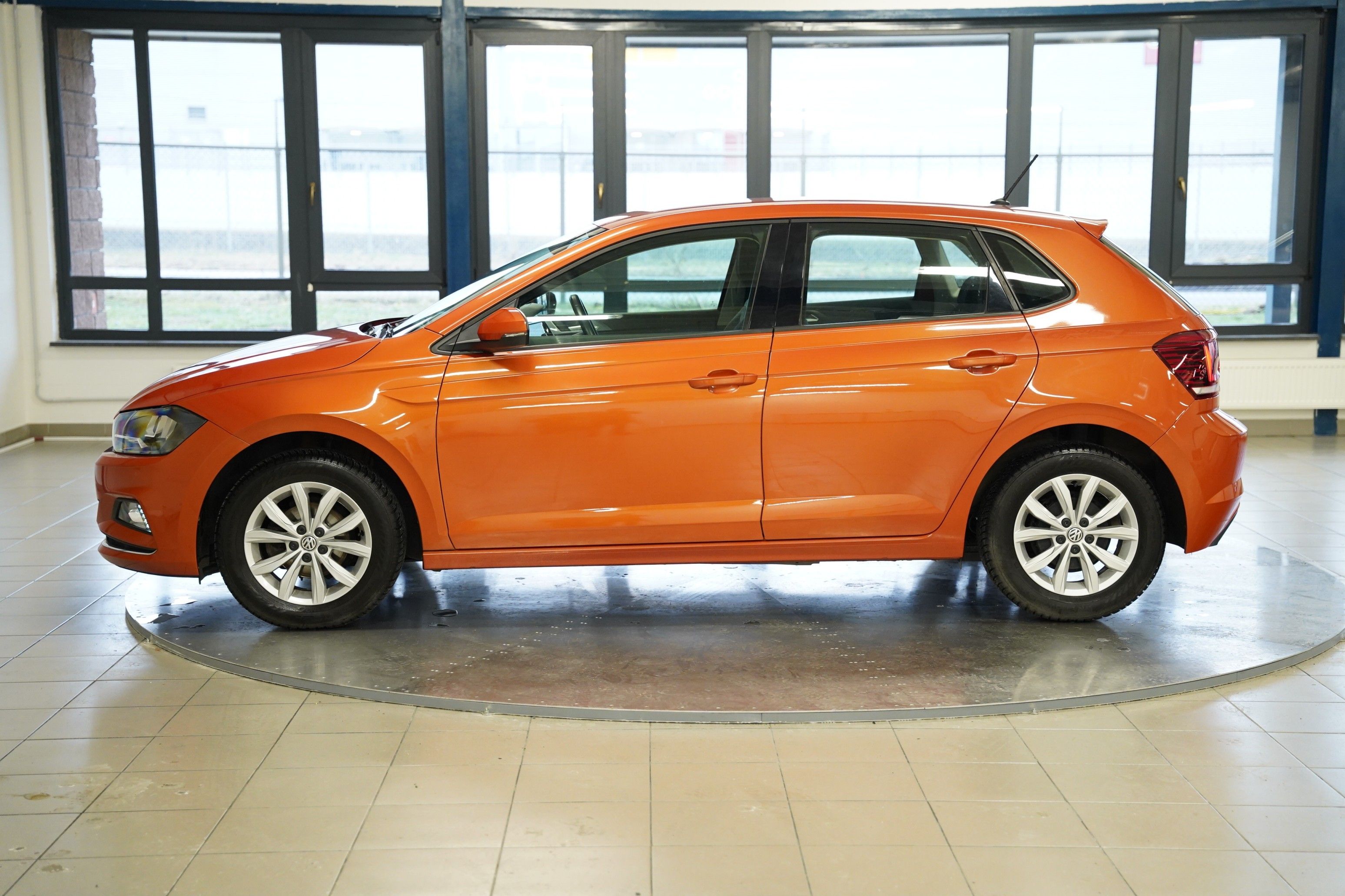 Volkswagen Polo, 1.0 TSI 70 kW Highline - fotka 3