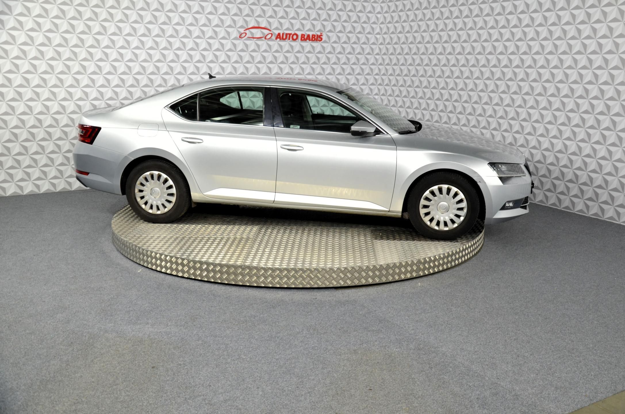 Škoda Superb, 2.0TDi 110kw Ambition - fotka 4