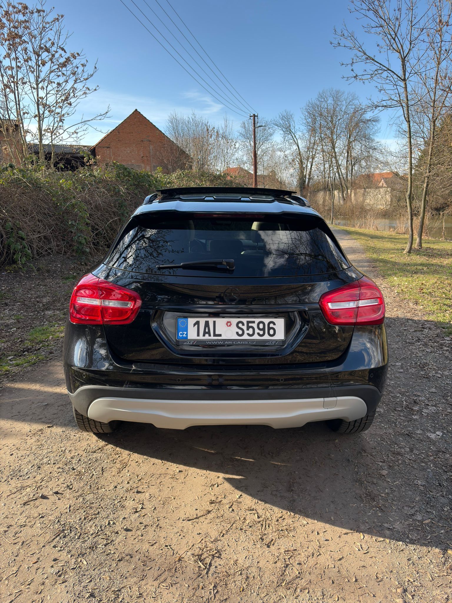 Mercedes-Benz GLA, Top výbava - fotka 5