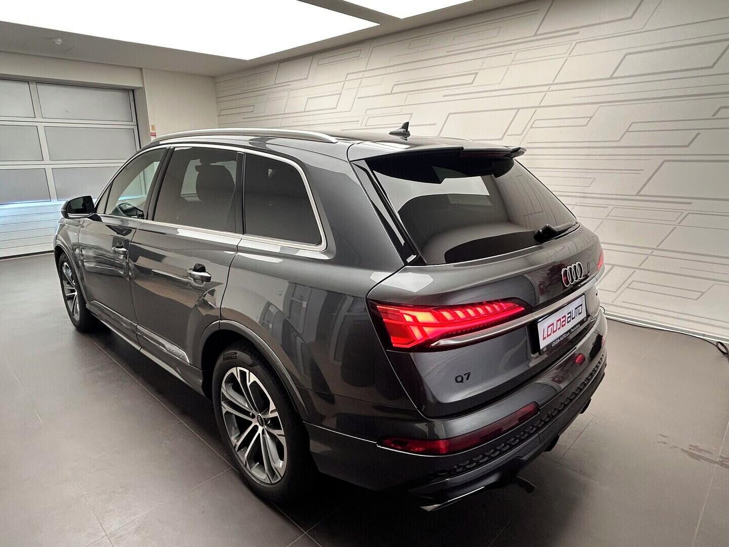 Audi Q7, SUV S line TDI quattro 210 kW - fotka 4