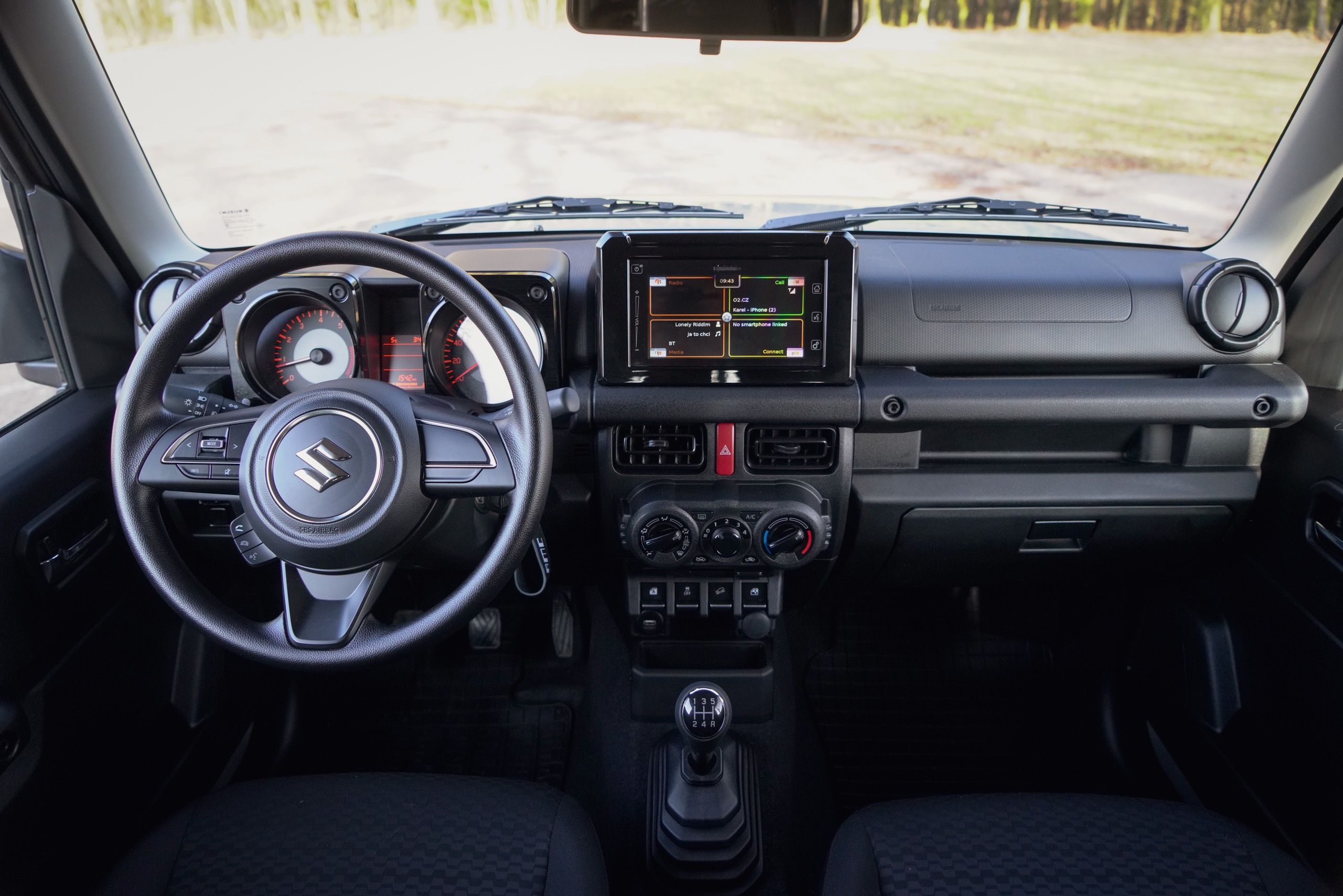 Suzuki Jimny, ESENCE 1.5 (4x4) manuál - fotka 6