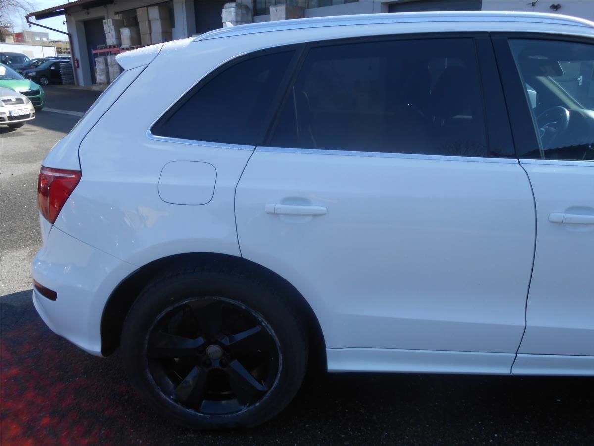 Audi Q5, 2,0 TDi 125Kw S line - fotka 5