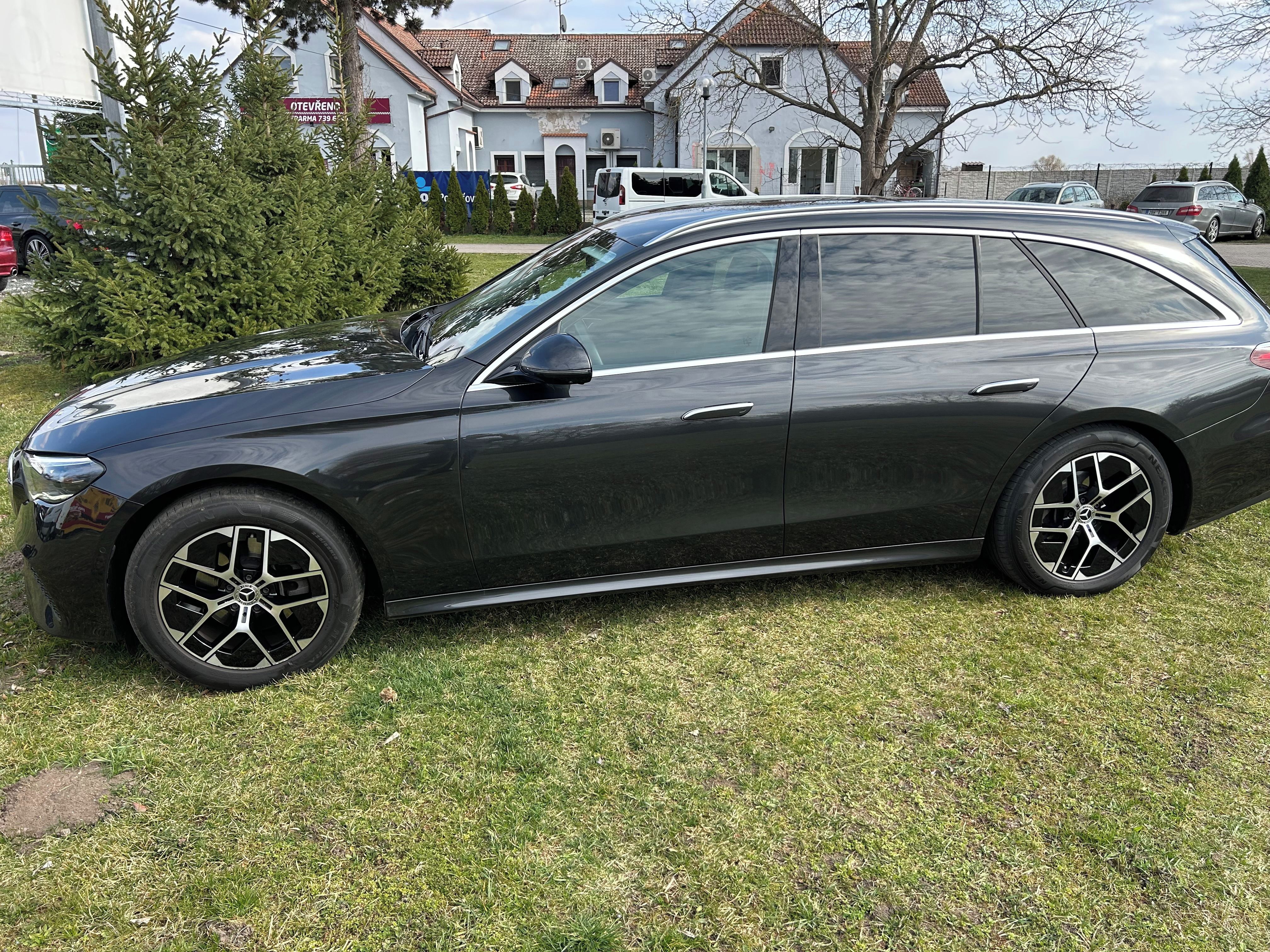 Mercedes-Benz Třídy E, E 200 - fotka 2