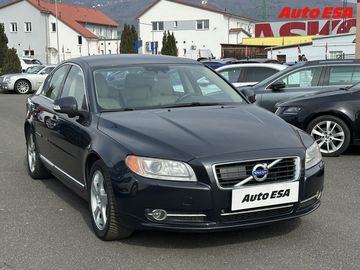 2.4,Navi,xenon,kůže