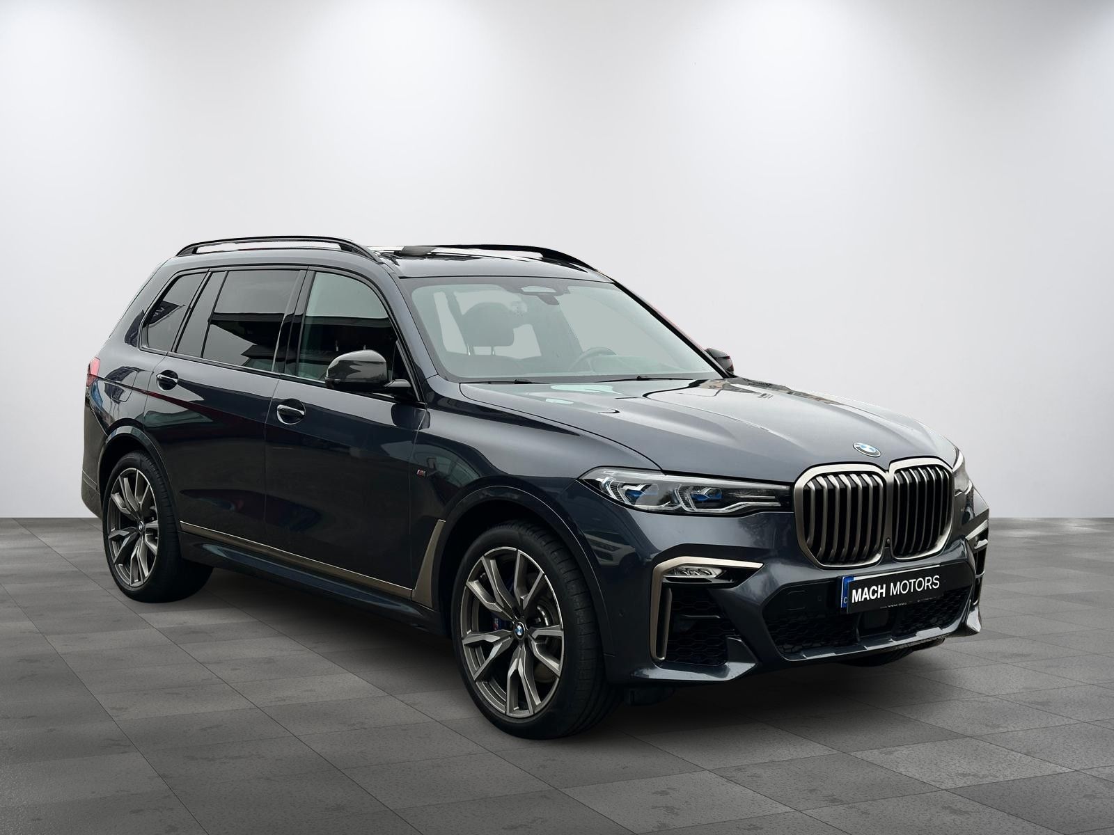 BMW X7, 50i xDrive Individual B&W - fotka 2