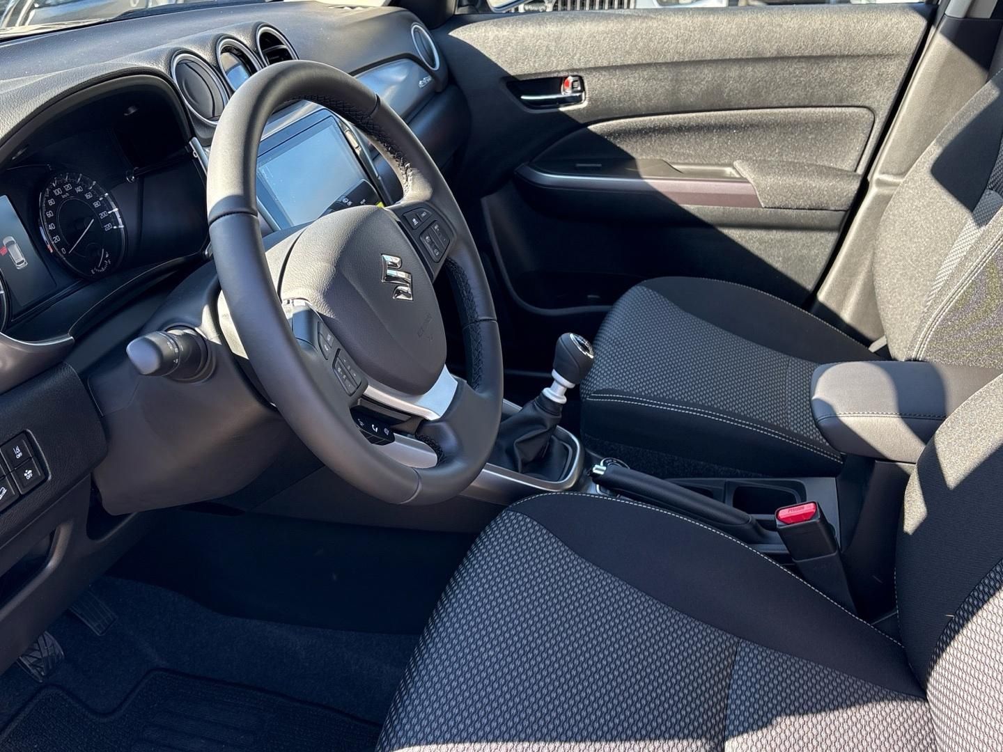 Suzuki Vitara, 1.4 BoosterJet Premium 4x4 - fotka 6