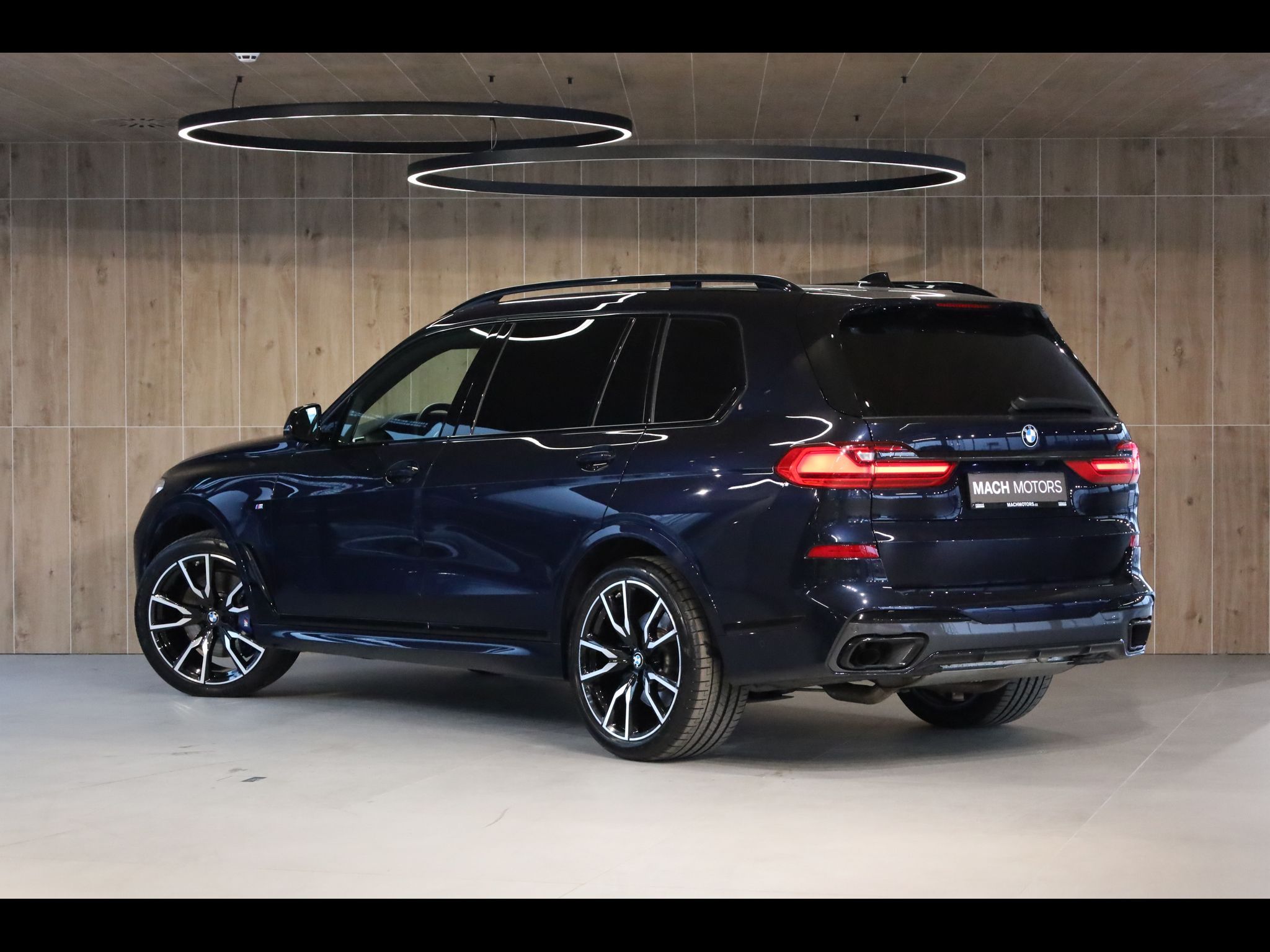 BMW X7, 40d xDrive, Executive, B&W - fotka 4