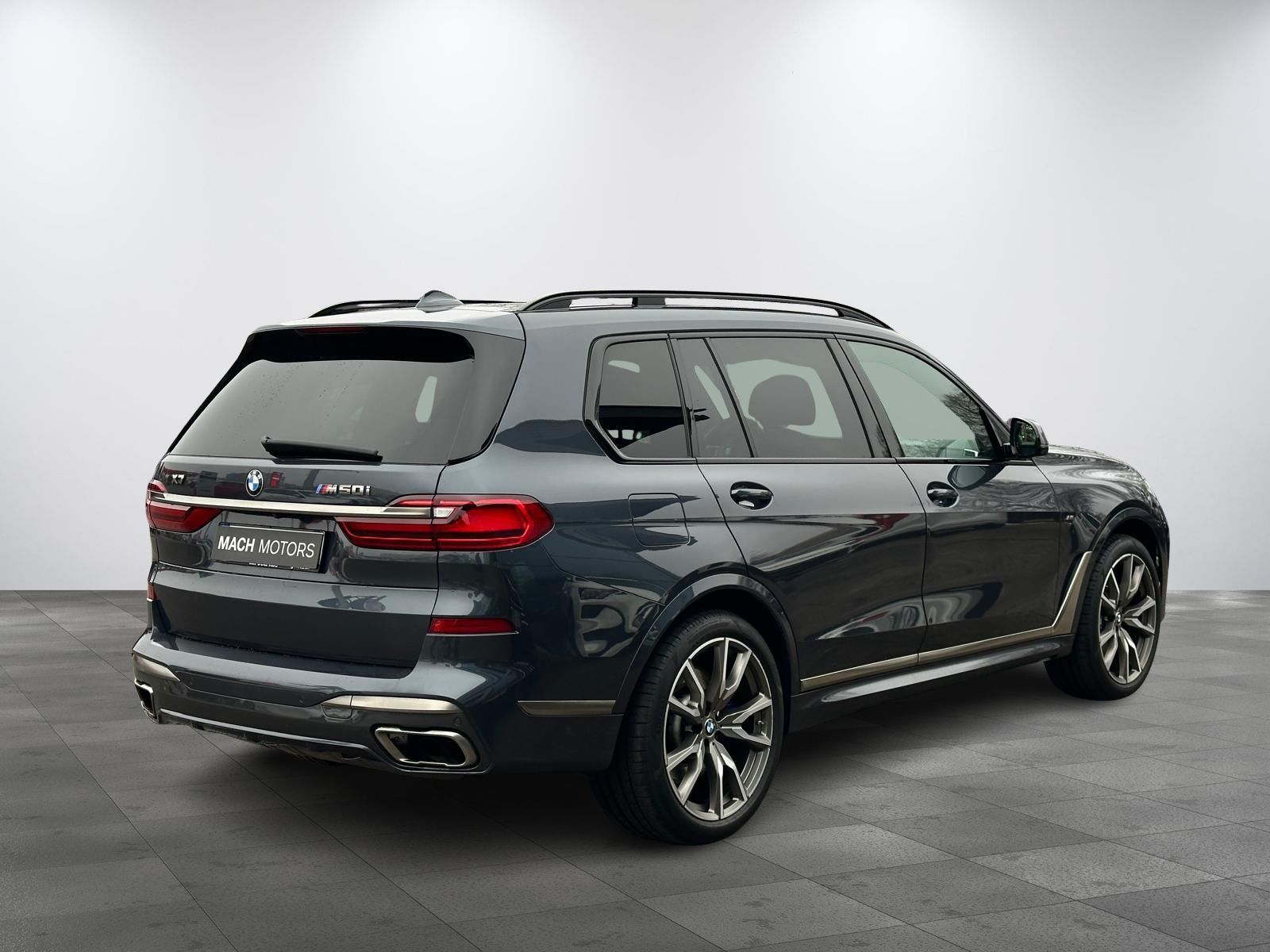 BMW X7, 50i xDrive Individual B&W - fotka 4
